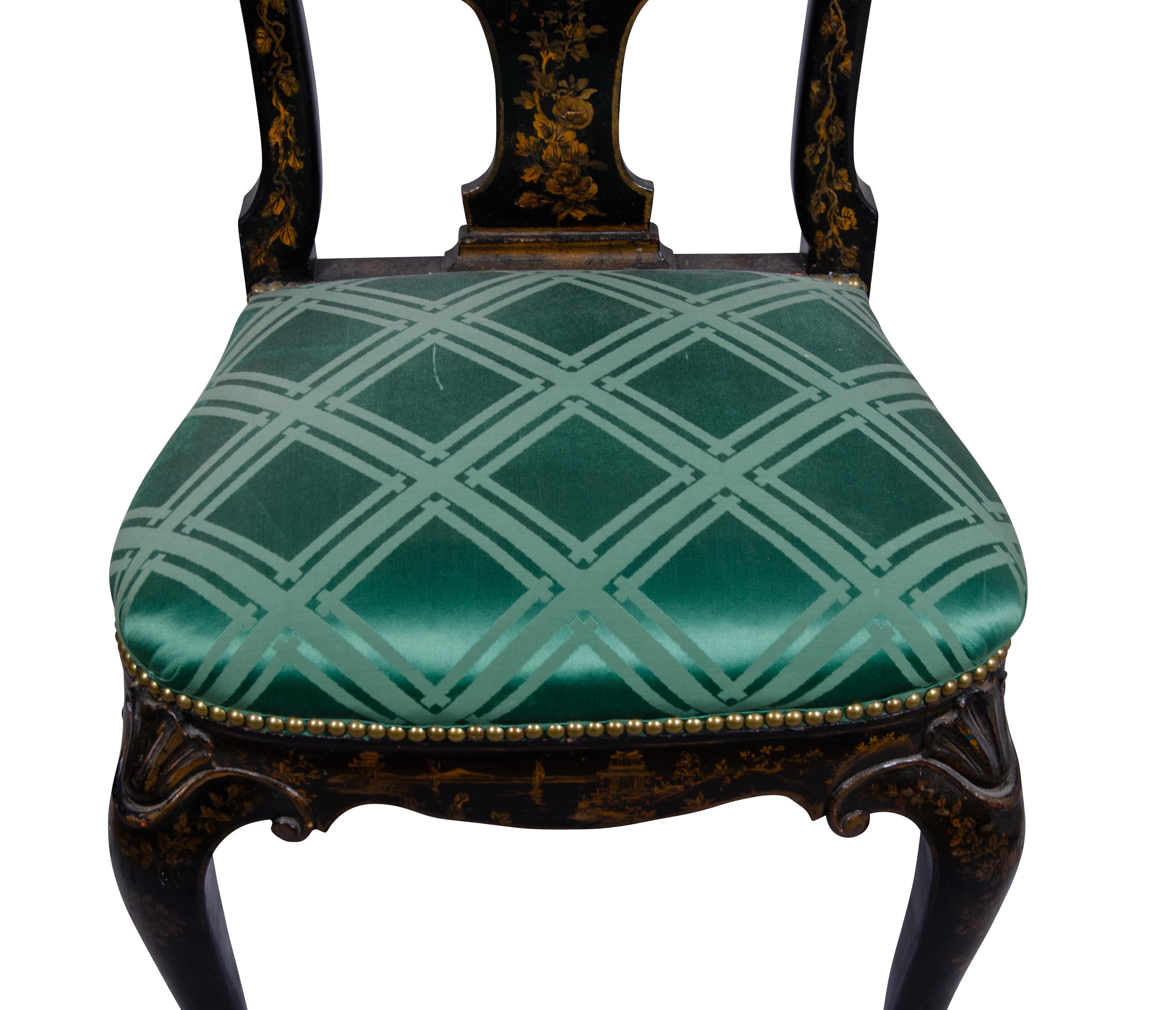 Paire de chaises d'appoint de style Queen Anne en laque japonaise en vente 9