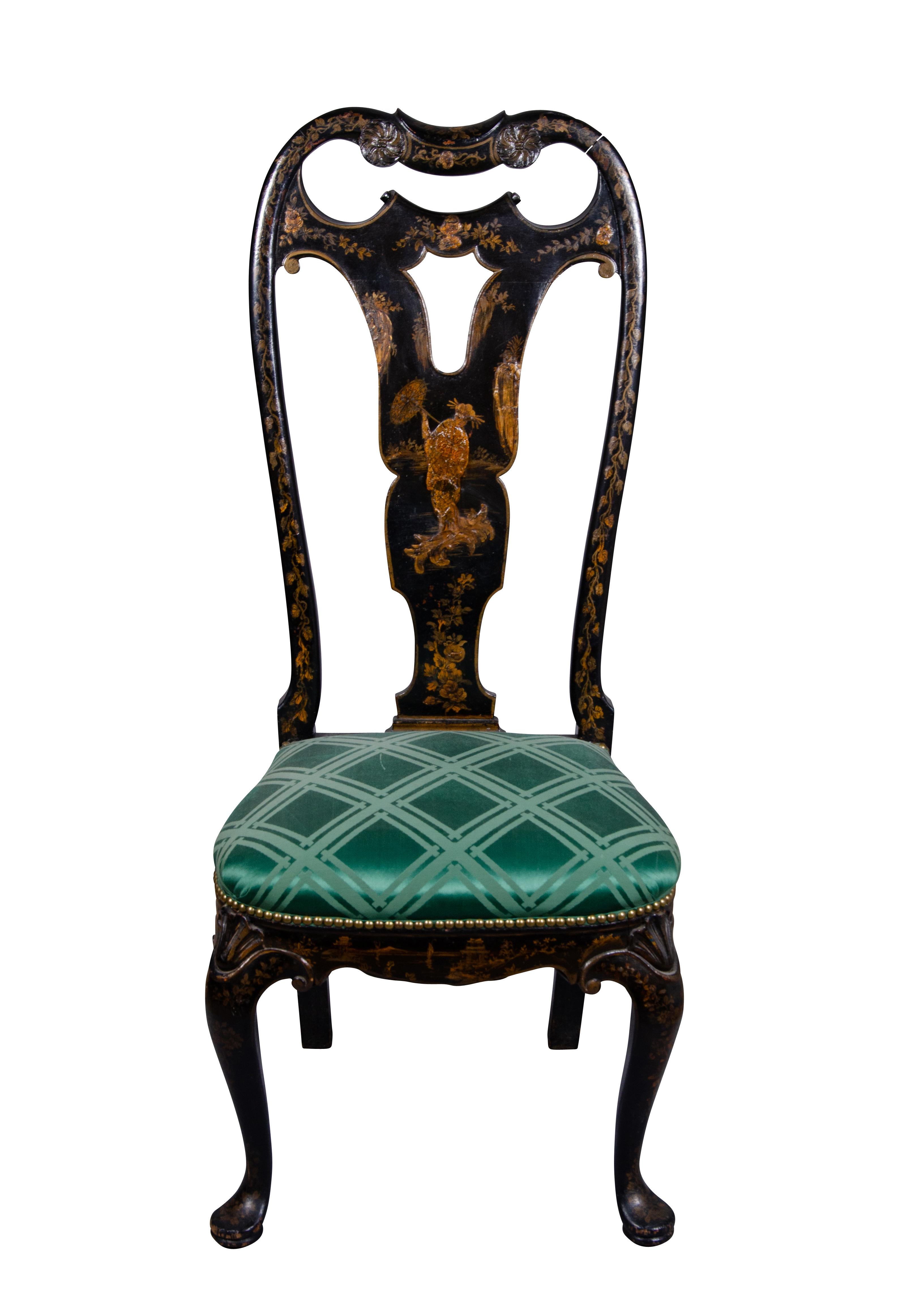 Anglais Paire de chaises d'appoint de style Queen Anne en laque japonaise en vente