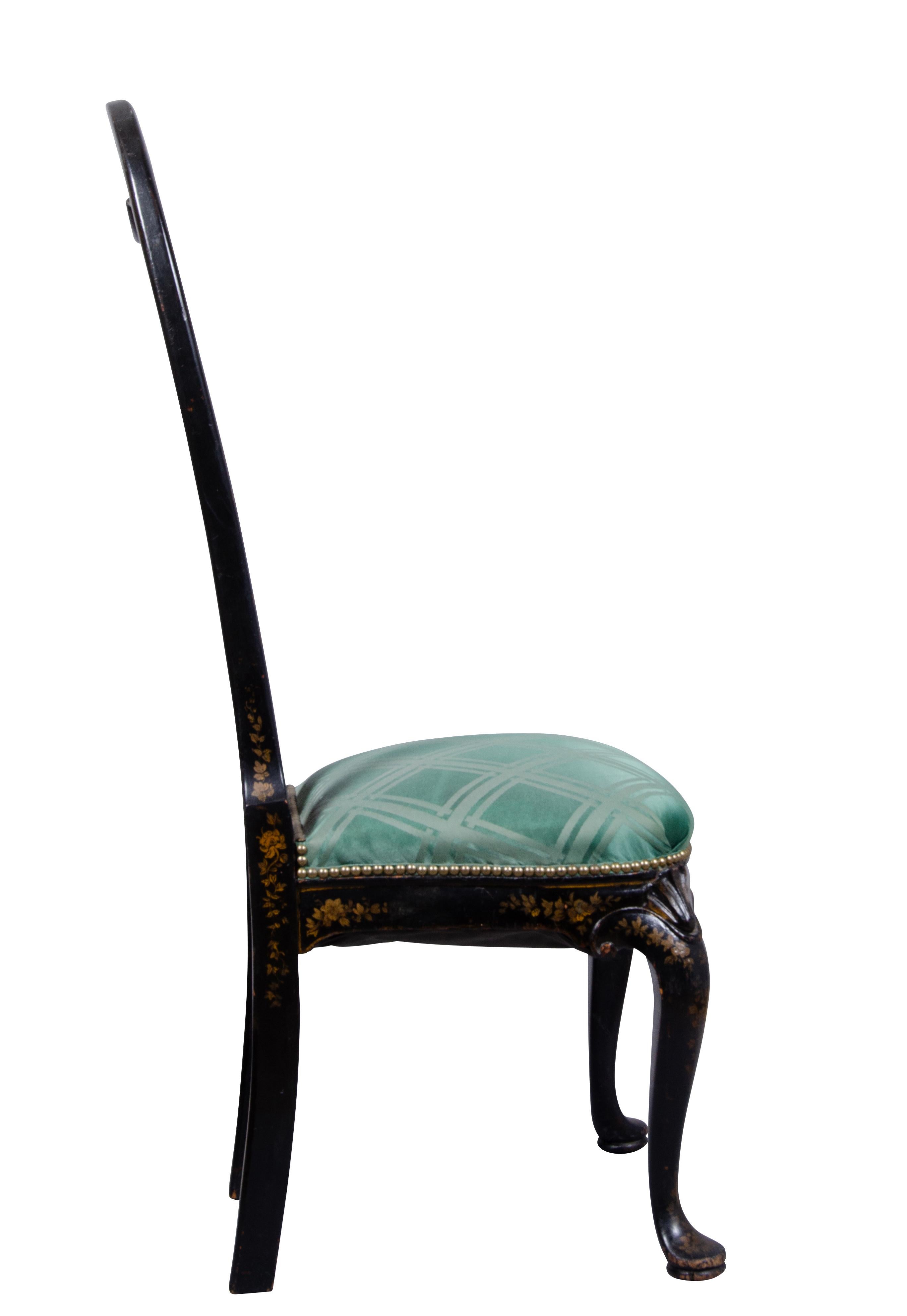 Paire de chaises d'appoint de style Queen Anne en laque japonaise Bon état - En vente à Essex, MA