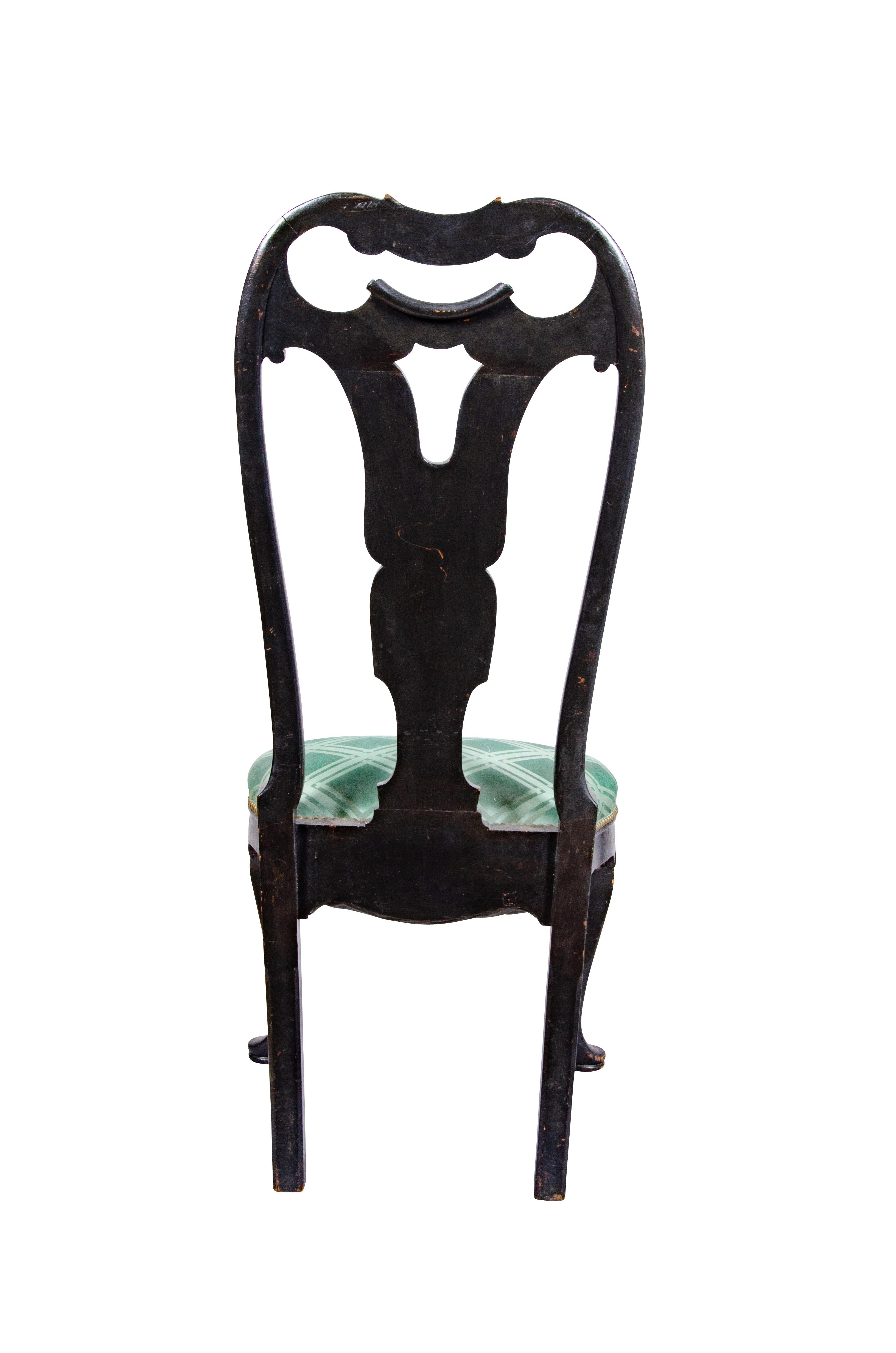 Bois Paire de chaises d'appoint de style Queen Anne en laque japonaise en vente