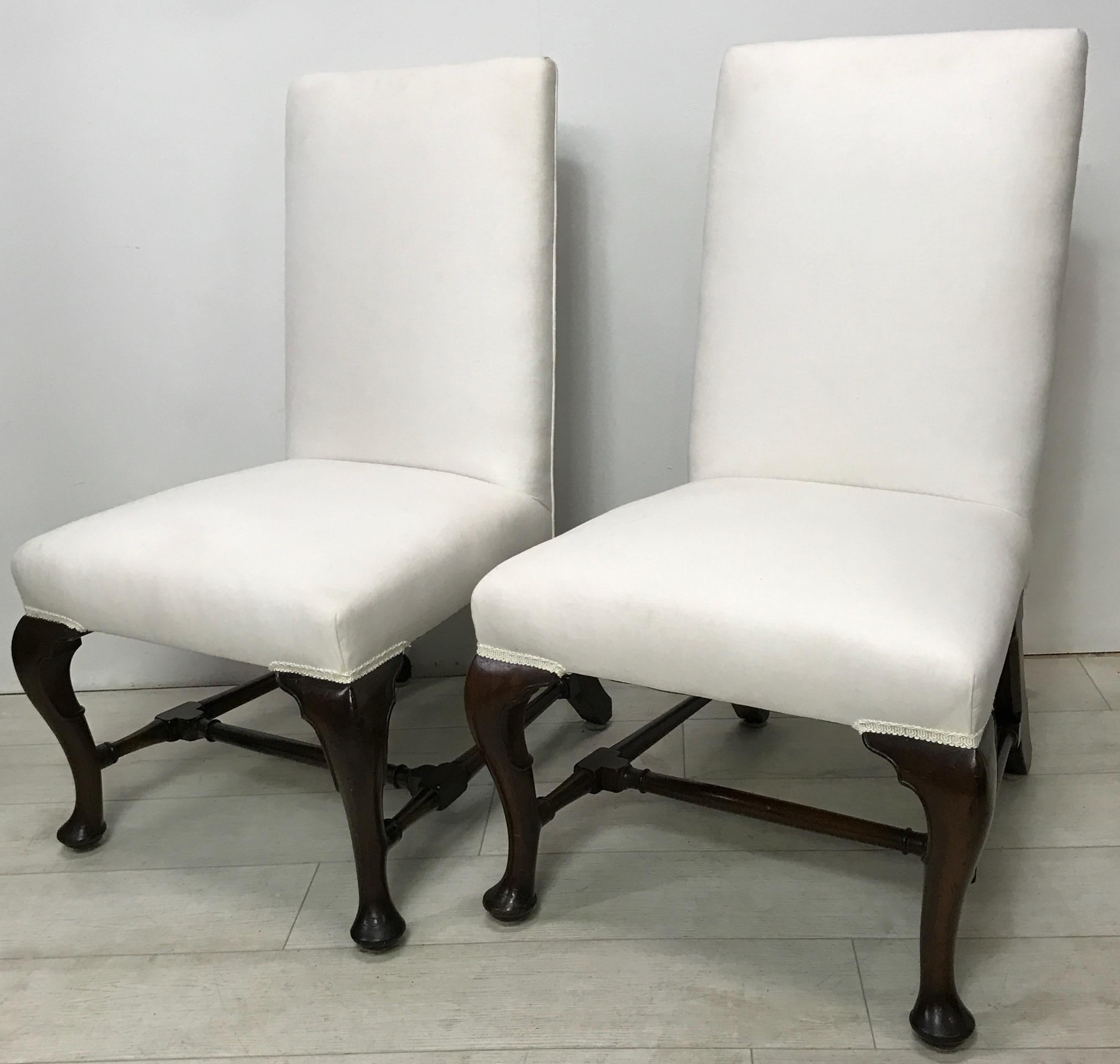 Hand-Crafted Pair of Queen Anne Style Mahogany Side Chairs, Early 20th Century For Sale