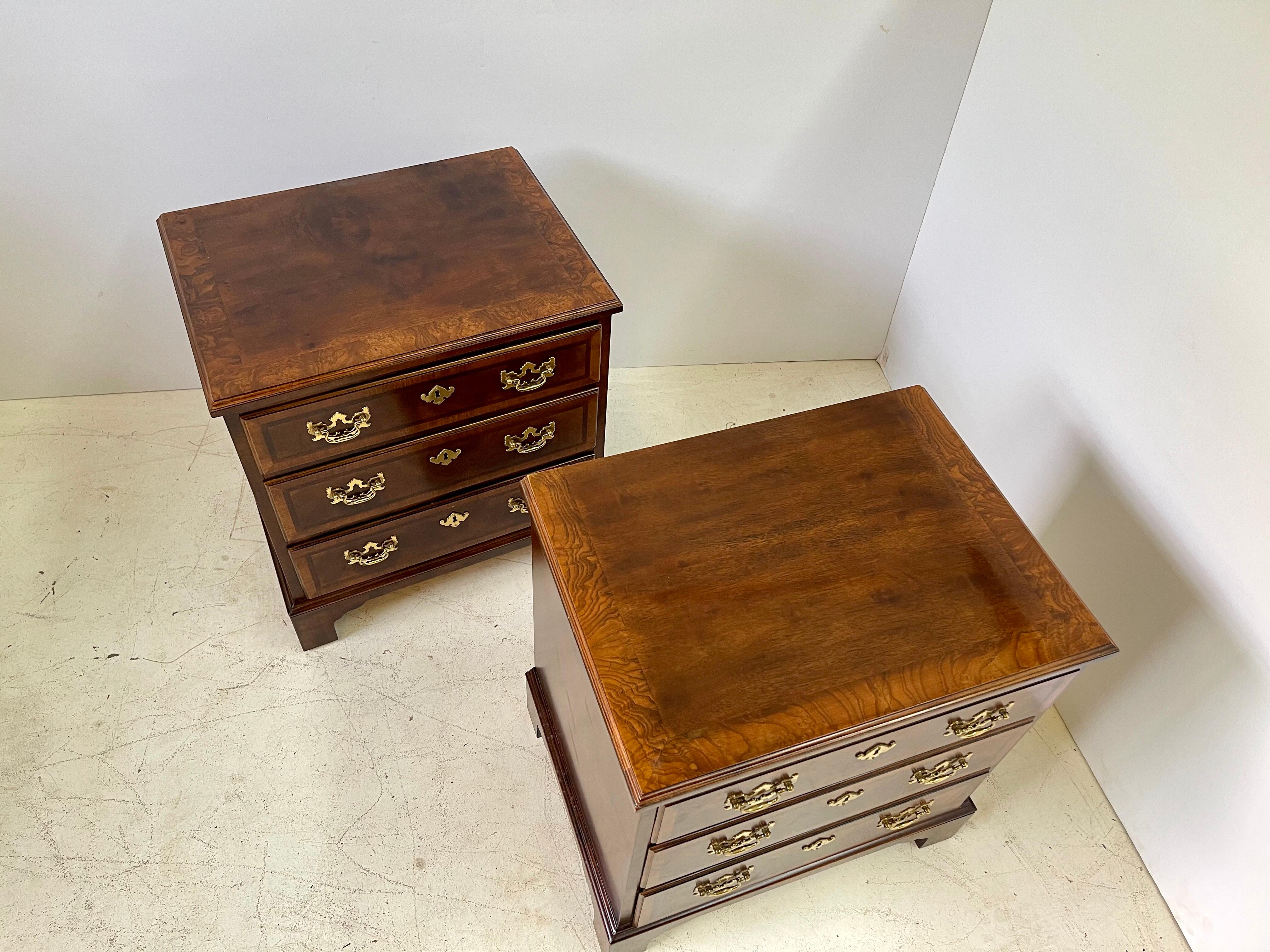 Pair of Queen Anne Style Nightstands or End Tables by Henredon 1