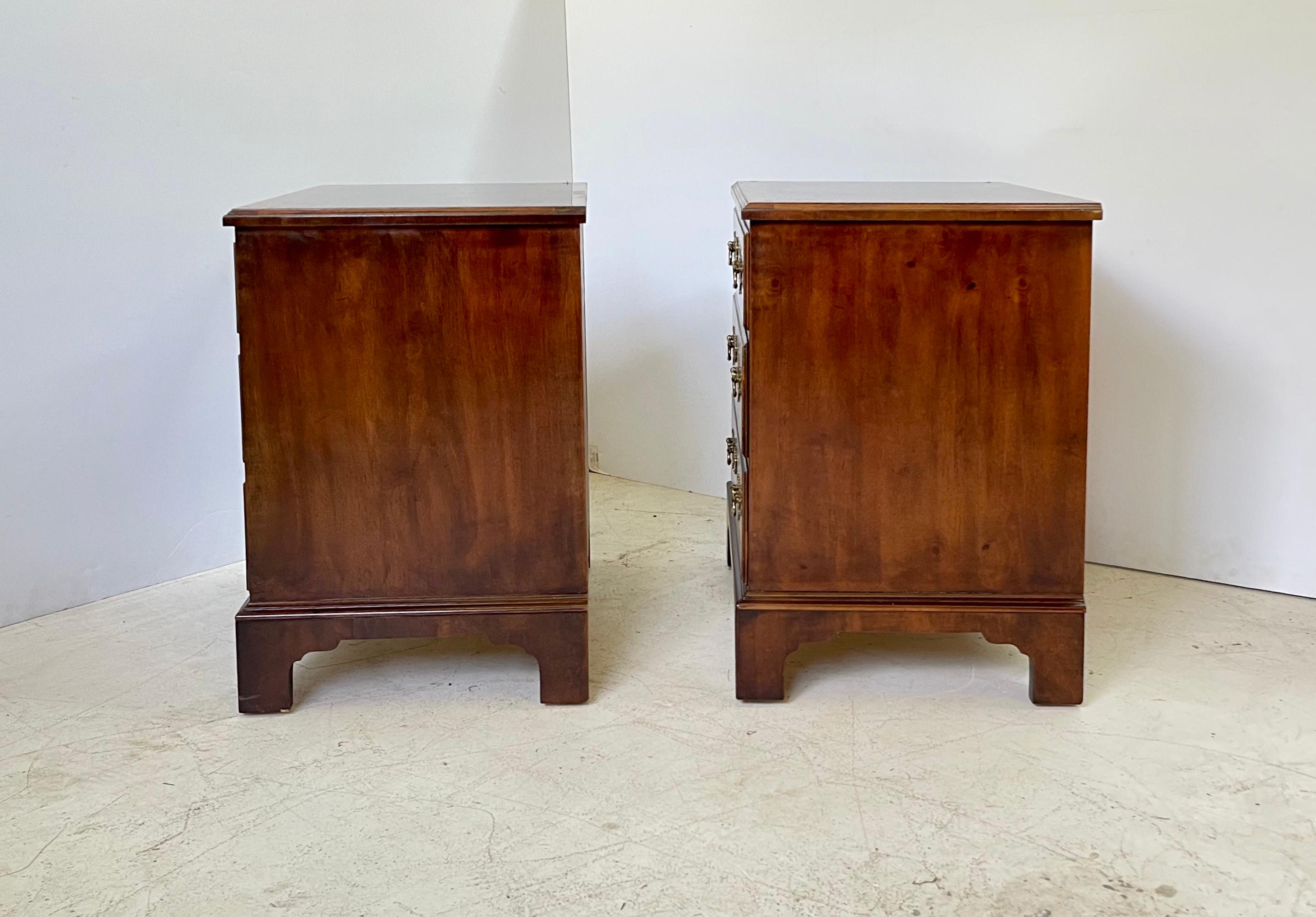 Pair of Queen Anne Style Nightstands or End Tables by Henredon 3