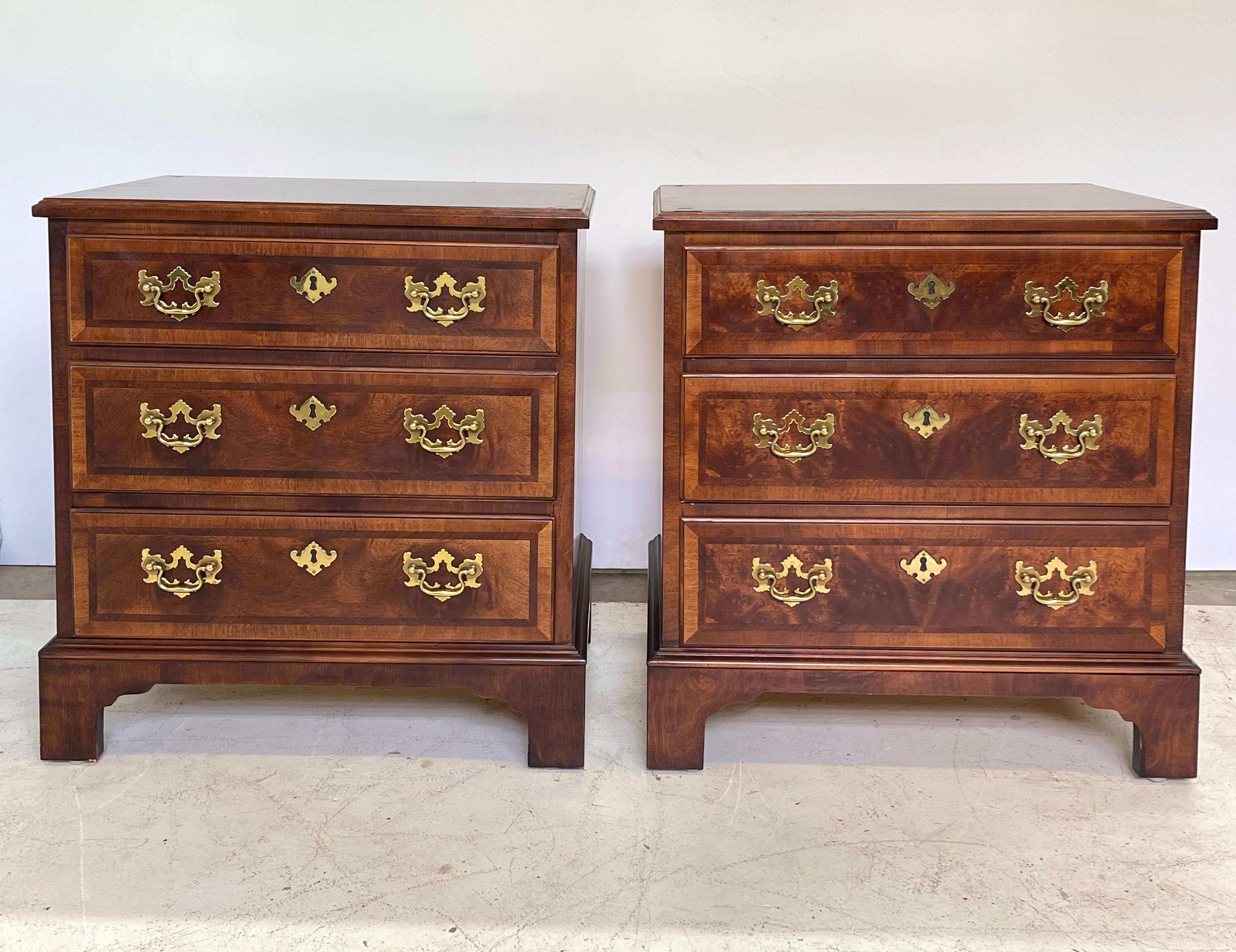 20th Century Pair of Queen Anne Style Nightstands or End Tables by Henredon