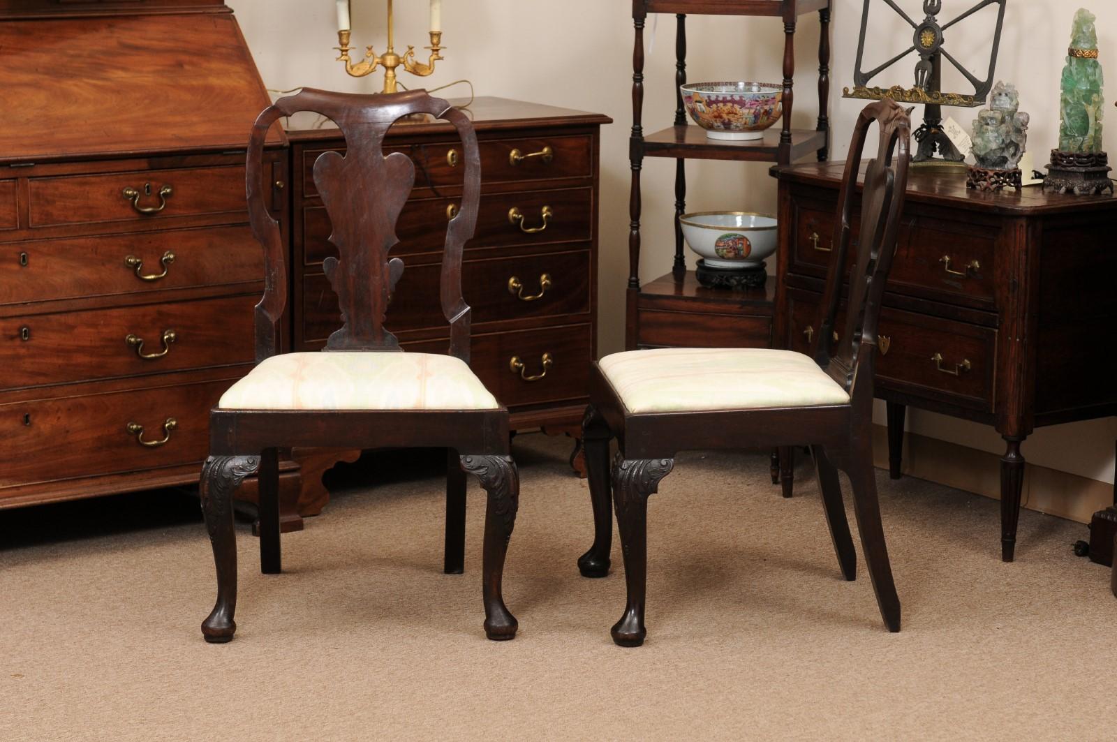 Pair of Queen Anne Walnut Side Chairs, 18th Century England For Sale 7