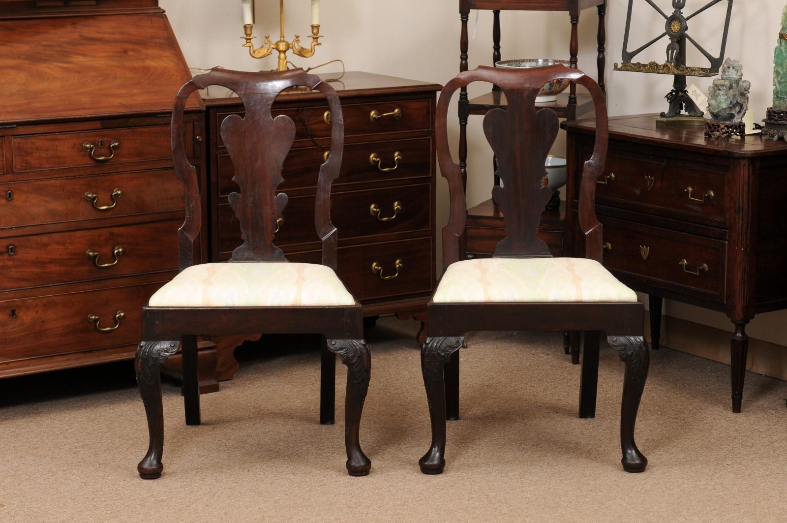 Pair of Queen Anne Walnut Side Chairs, 18th Century England For Sale 8