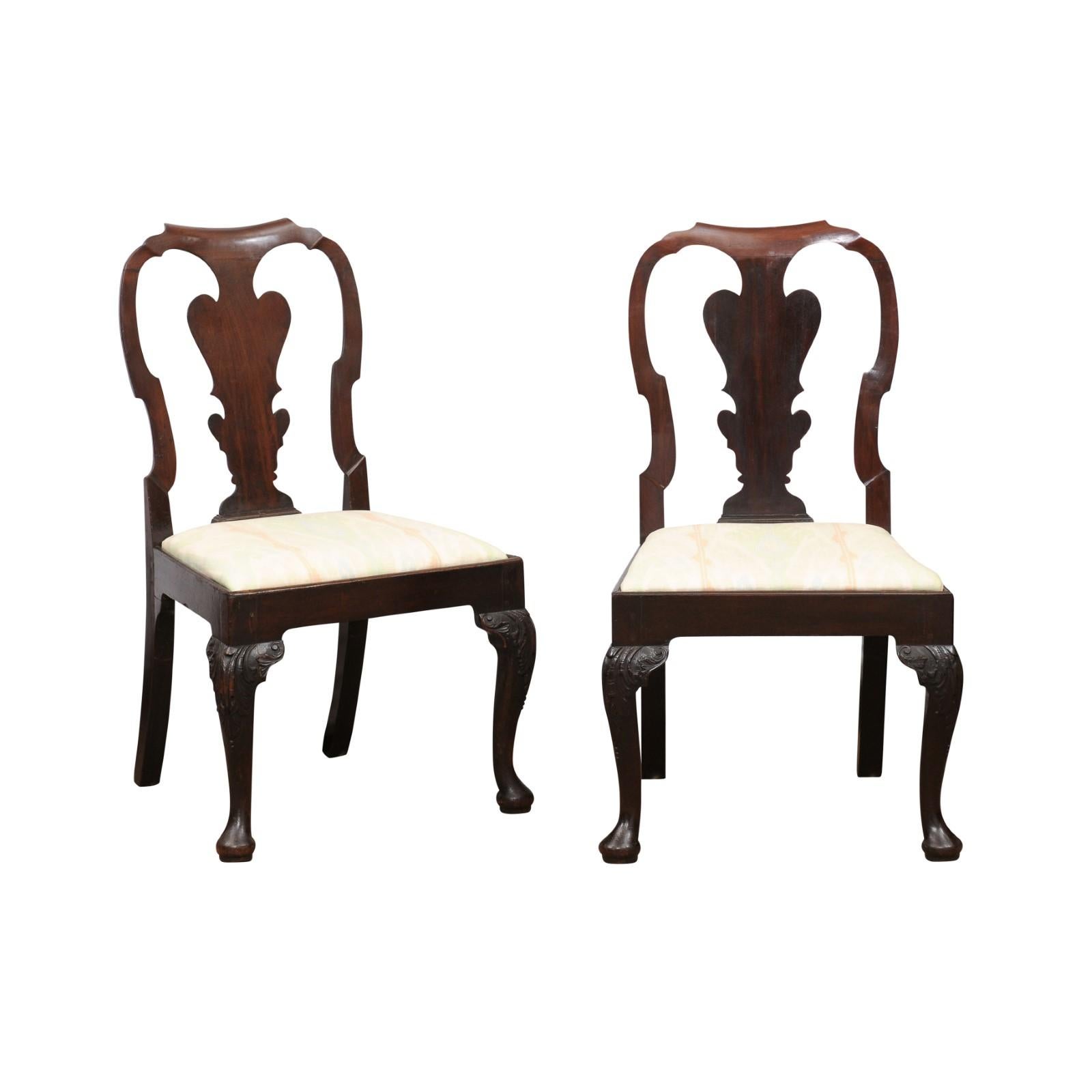 English Pair of Queen Anne Walnut Side Chairs, 18th Century England For Sale