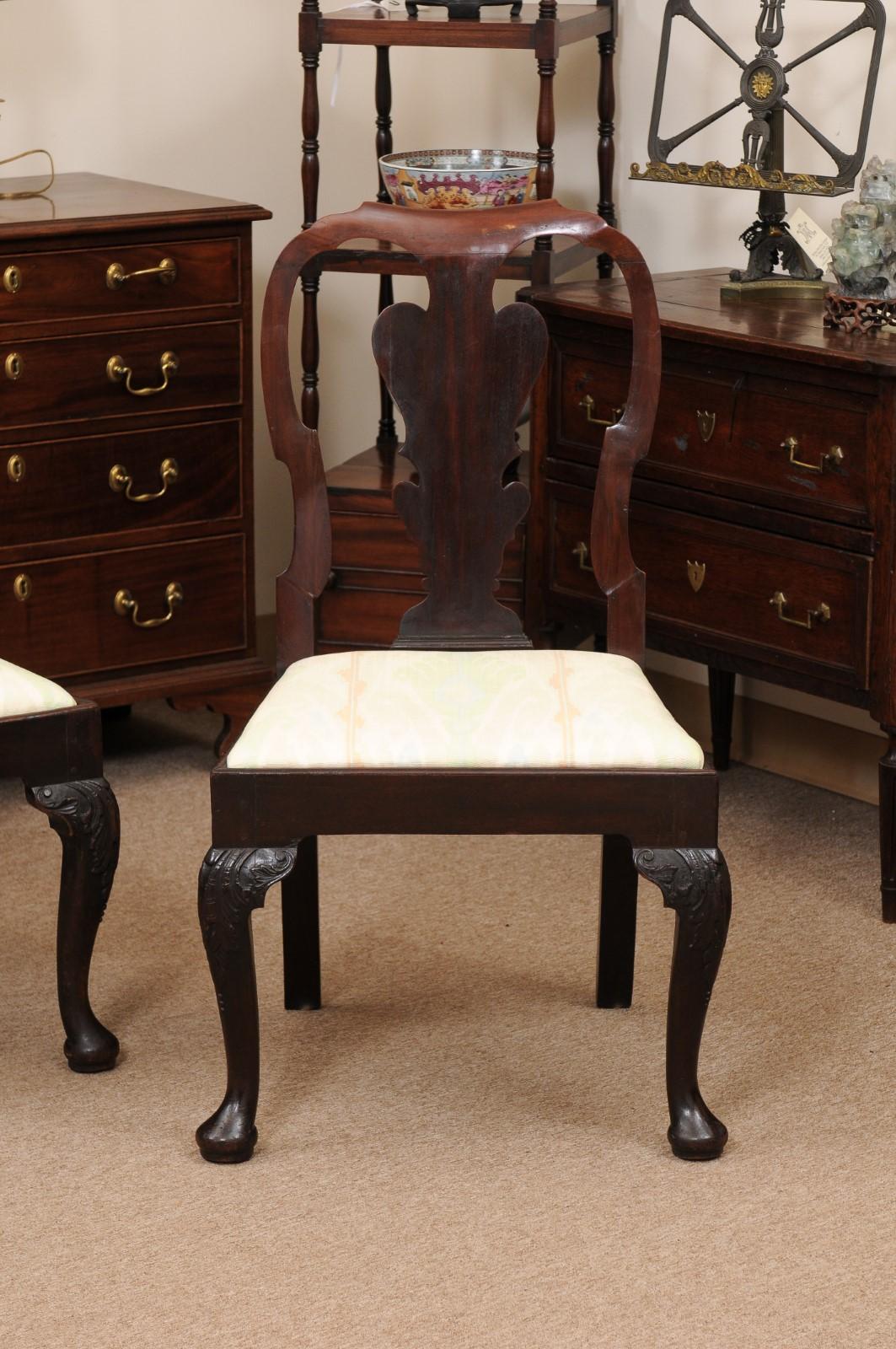 18th Century and Earlier Pair of Queen Anne Walnut Side Chairs, 18th Century England For Sale