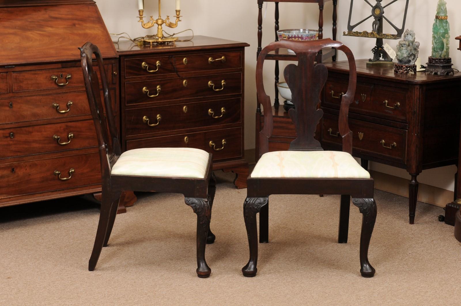 Pair of Queen Anne Walnut Side Chairs, 18th Century England For Sale 1