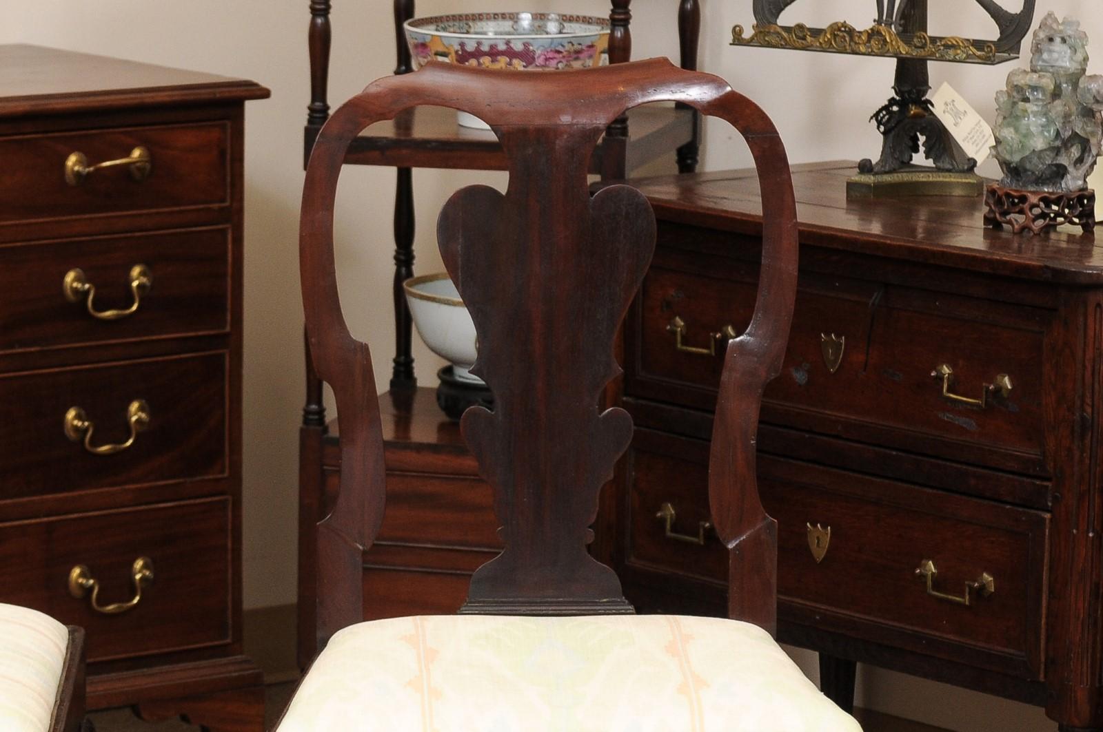Pair of Queen Anne Walnut Side Chairs, 18th Century England For Sale 3