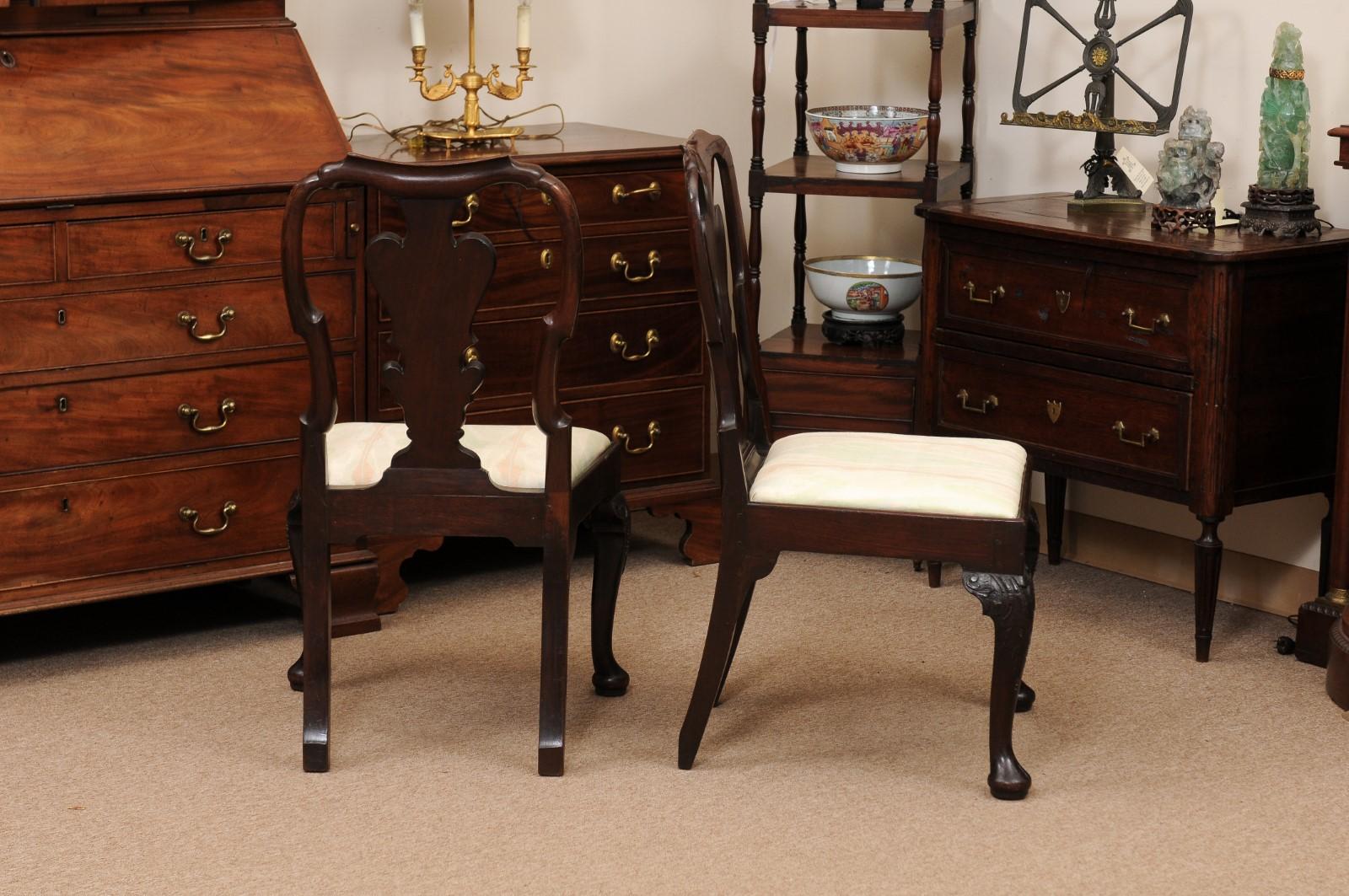 Pair of Queen Anne Walnut Side Chairs, 18th Century England For Sale 4