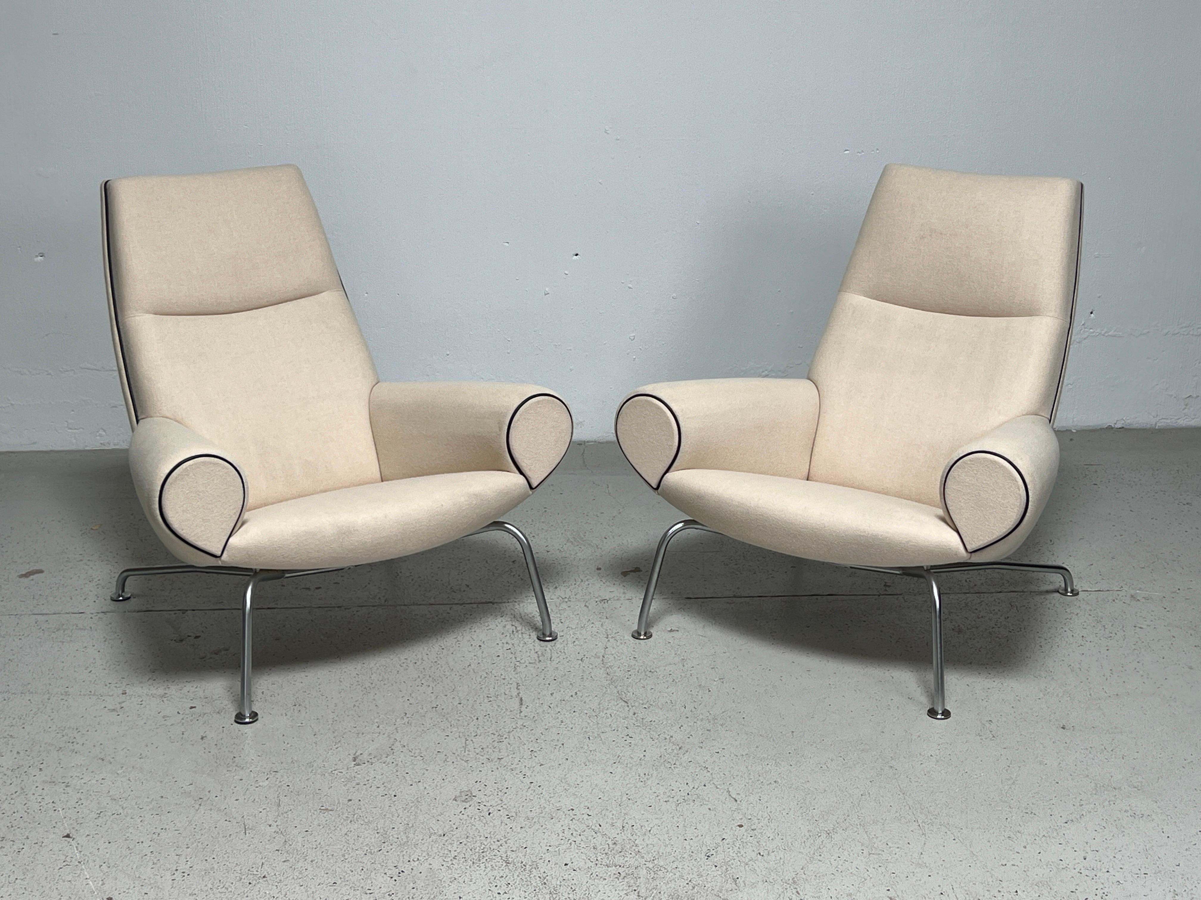Mid-20th Century Pair of Queen Chairs by Hans Wegner for Erik Jørgensen