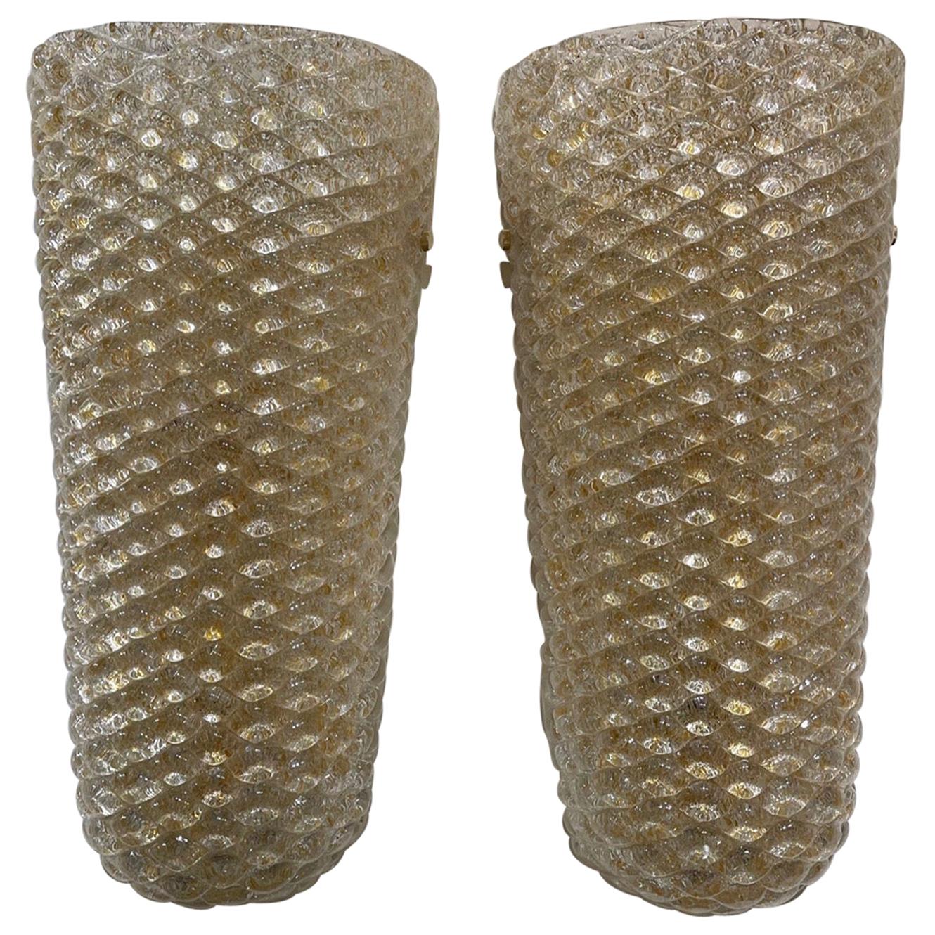 Coppia di lampade trapuntate in vetro di Murano e ottone a forma di vaso in vendita