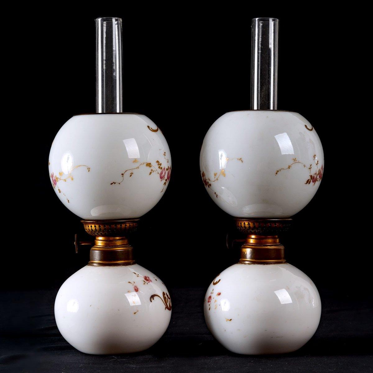 Pair of Quinquet, White Opaline, Maison Baccarat, Period: Early 19th Century For Sale 1