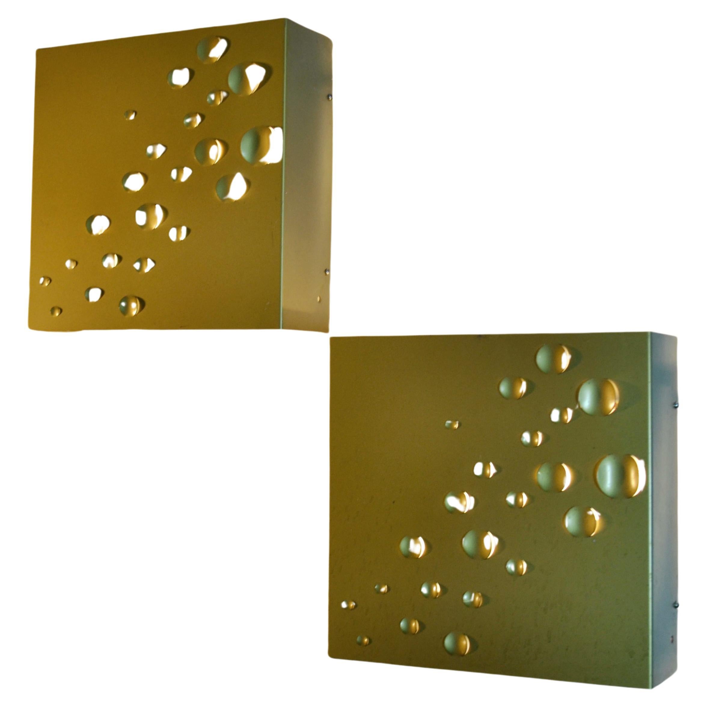 Pairs of minimalist wall lamps in gold tinted anodized aluminium designed by Jelle Jelles produced by Raak: model number C.1627.
Jelles was a leading architect of the Dutch late Functionalist tradition in the period between 1965-1985. During this