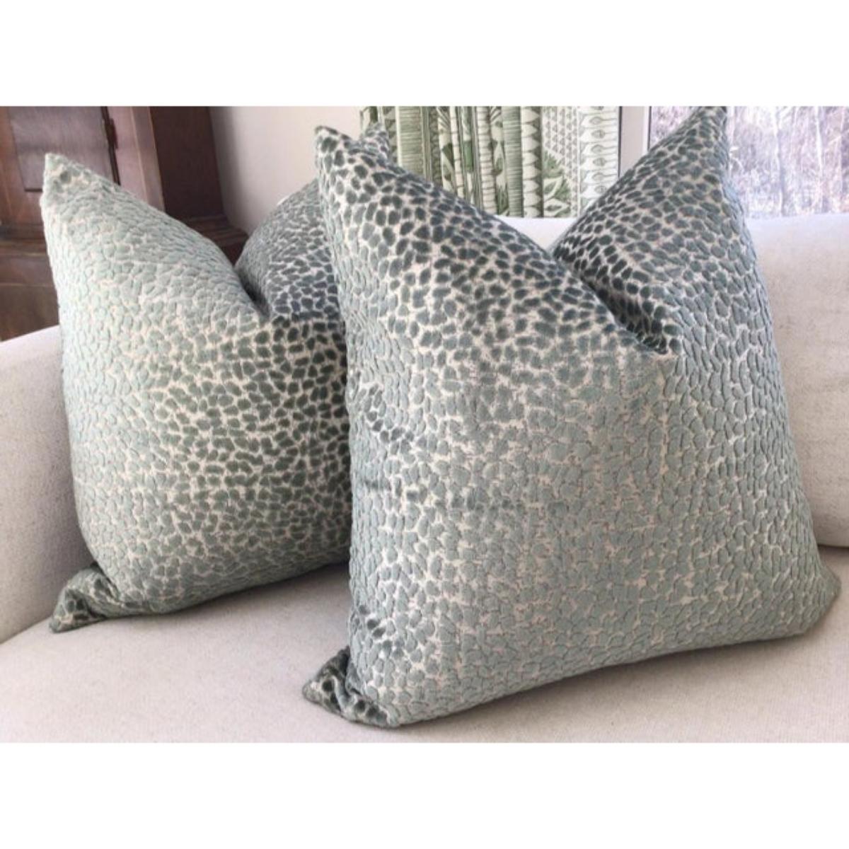 Mid-Century moderno Coppia di cuscini in velluto rialzato 