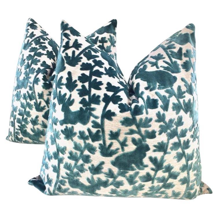 Coppia di "coniglietti d
amore" in velluto rialzato con cuscino azzurro