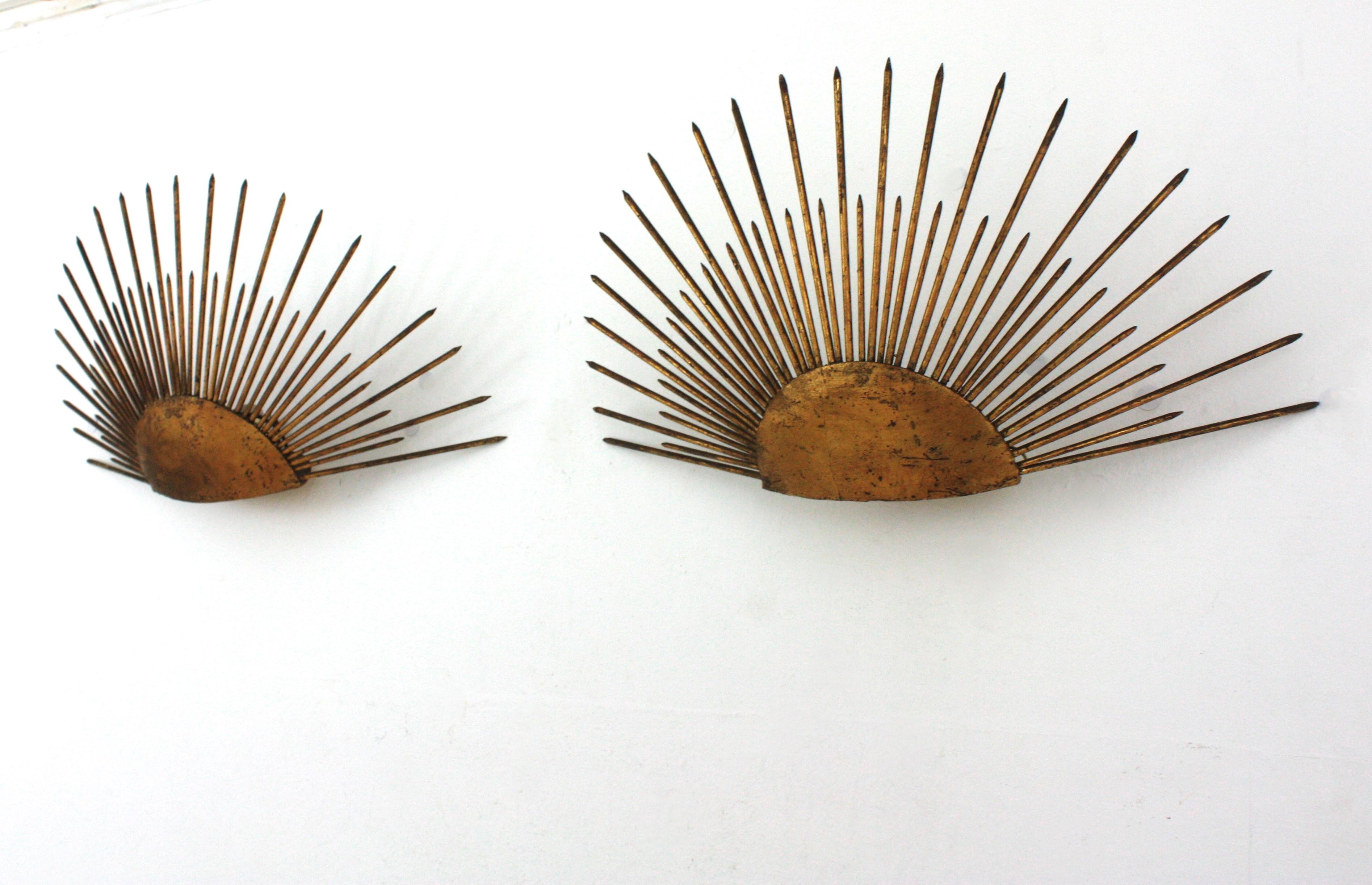 Paire d'appliques murales Sun Sunburst en fer forgé doré, France, années 1940 en vente 4