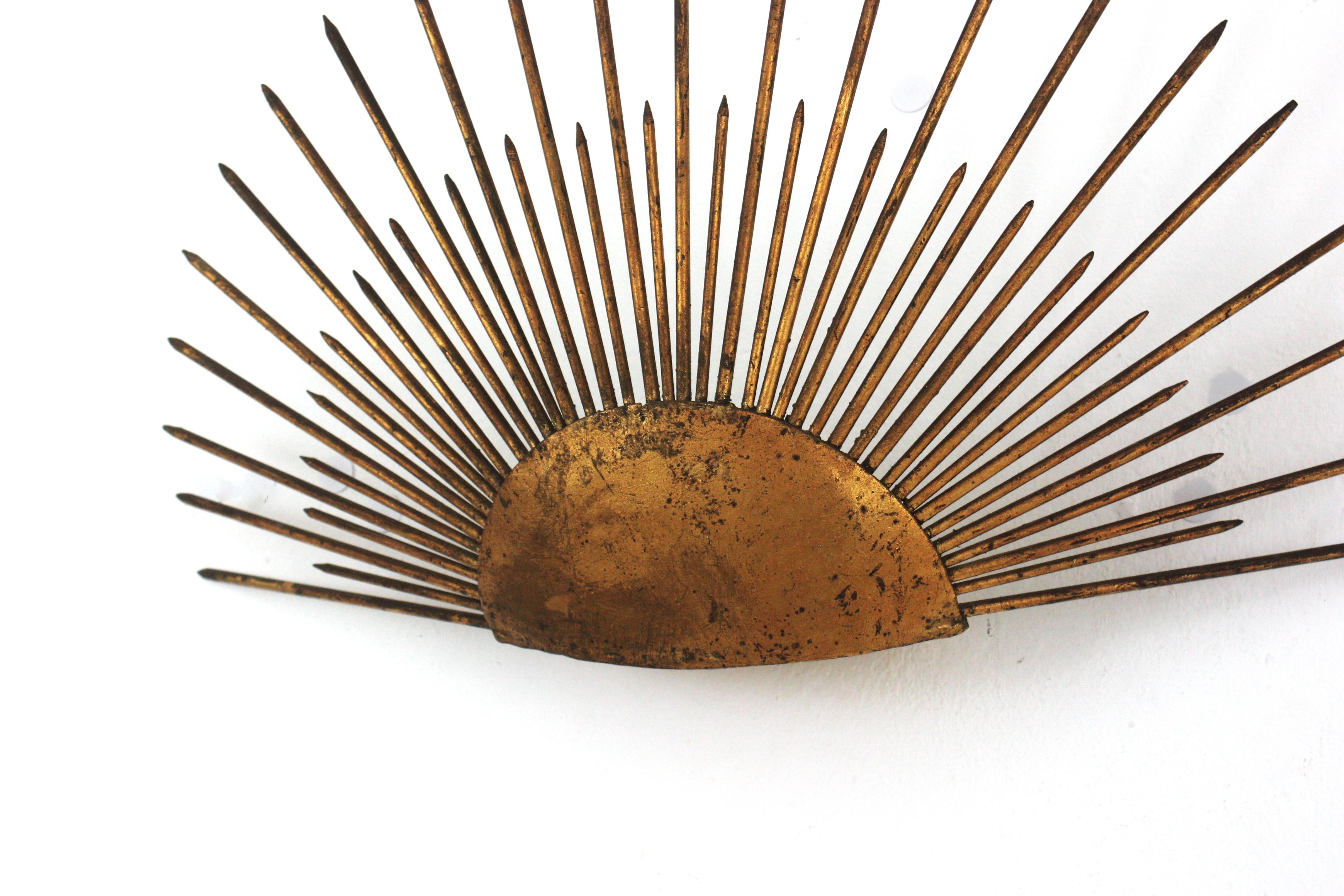 Paire d'appliques murales Sun Sunburst en fer forgé doré, France, années 1940 en vente 5