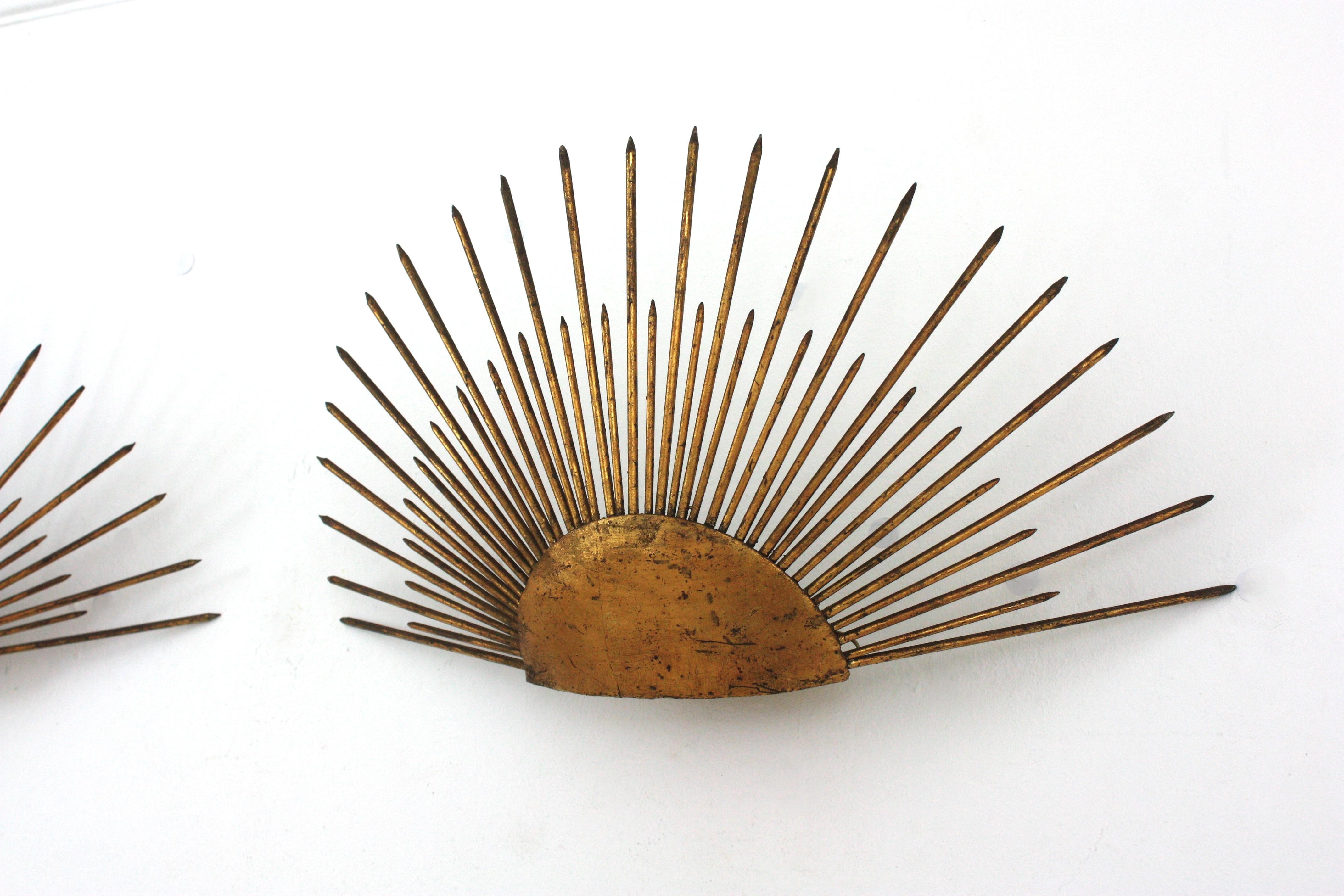 Paire d'appliques murales Sun Sunburst en fer forgé doré, France, années 1940 en vente 6
