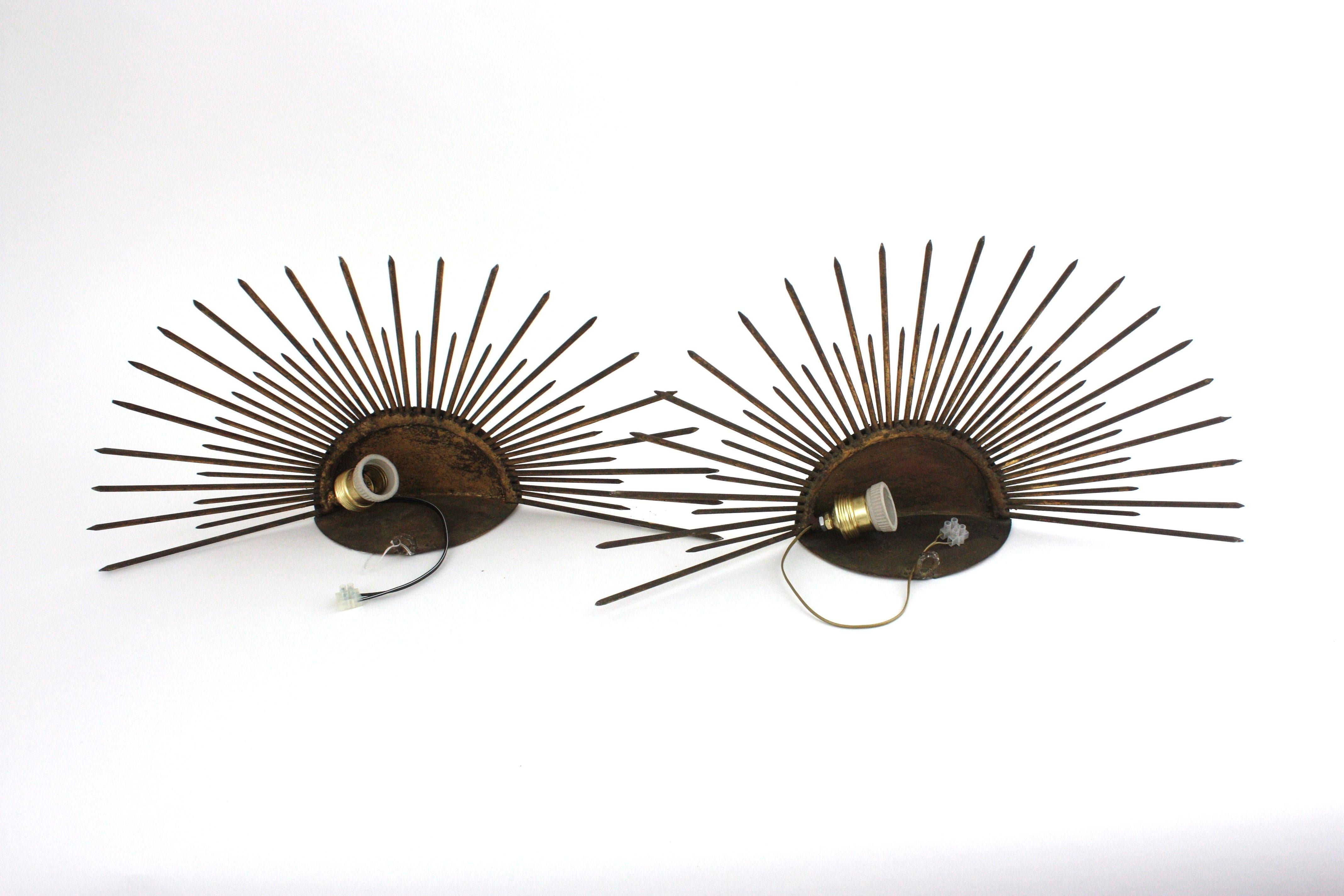 Paire d'appliques murales Sun Sunburst en fer forgé doré, France, années 1940 en vente 10