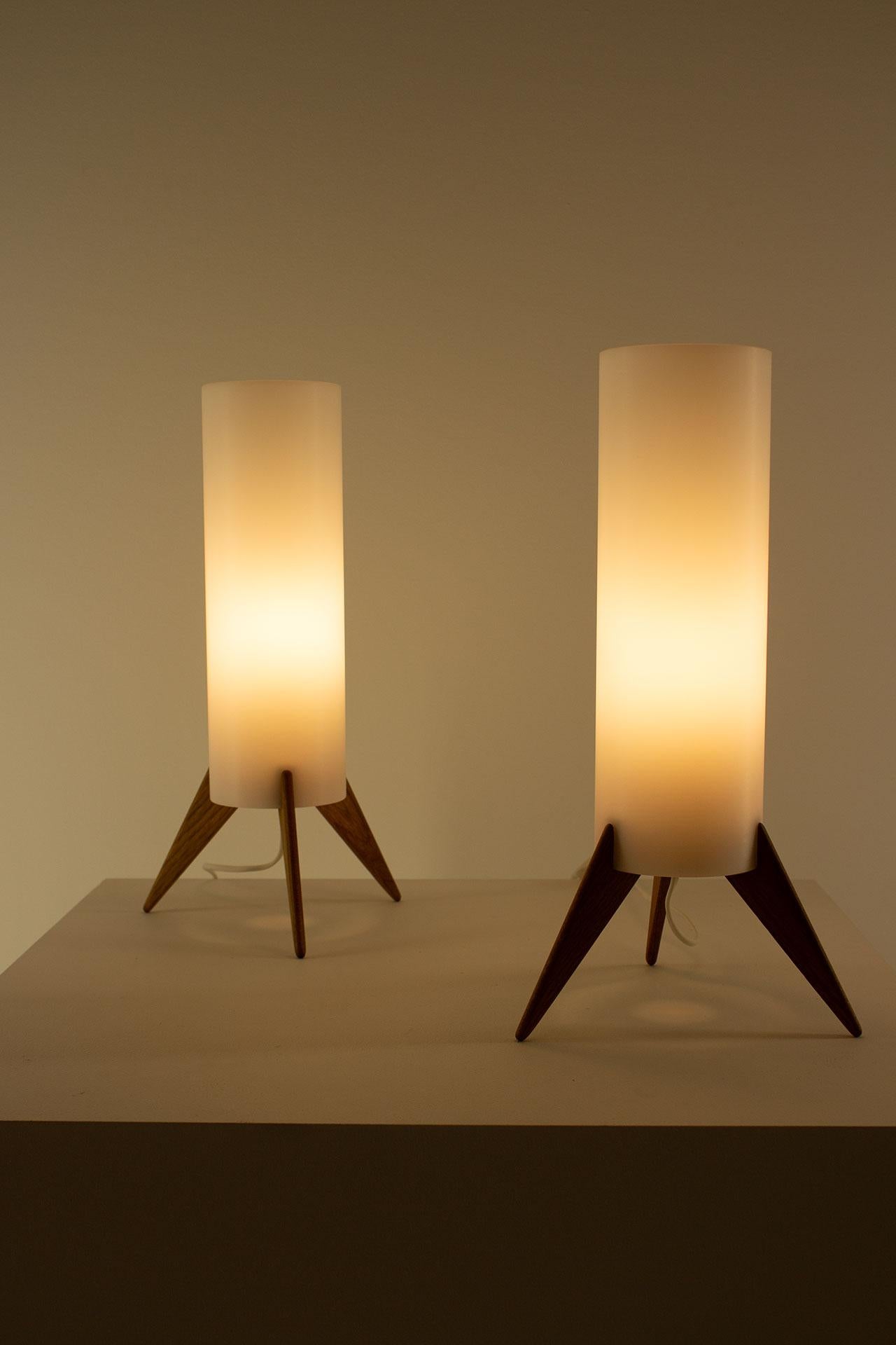 20ième siècle Paire de lampes de bureau Raketen par Luxus, Suède, années 1960 en vente