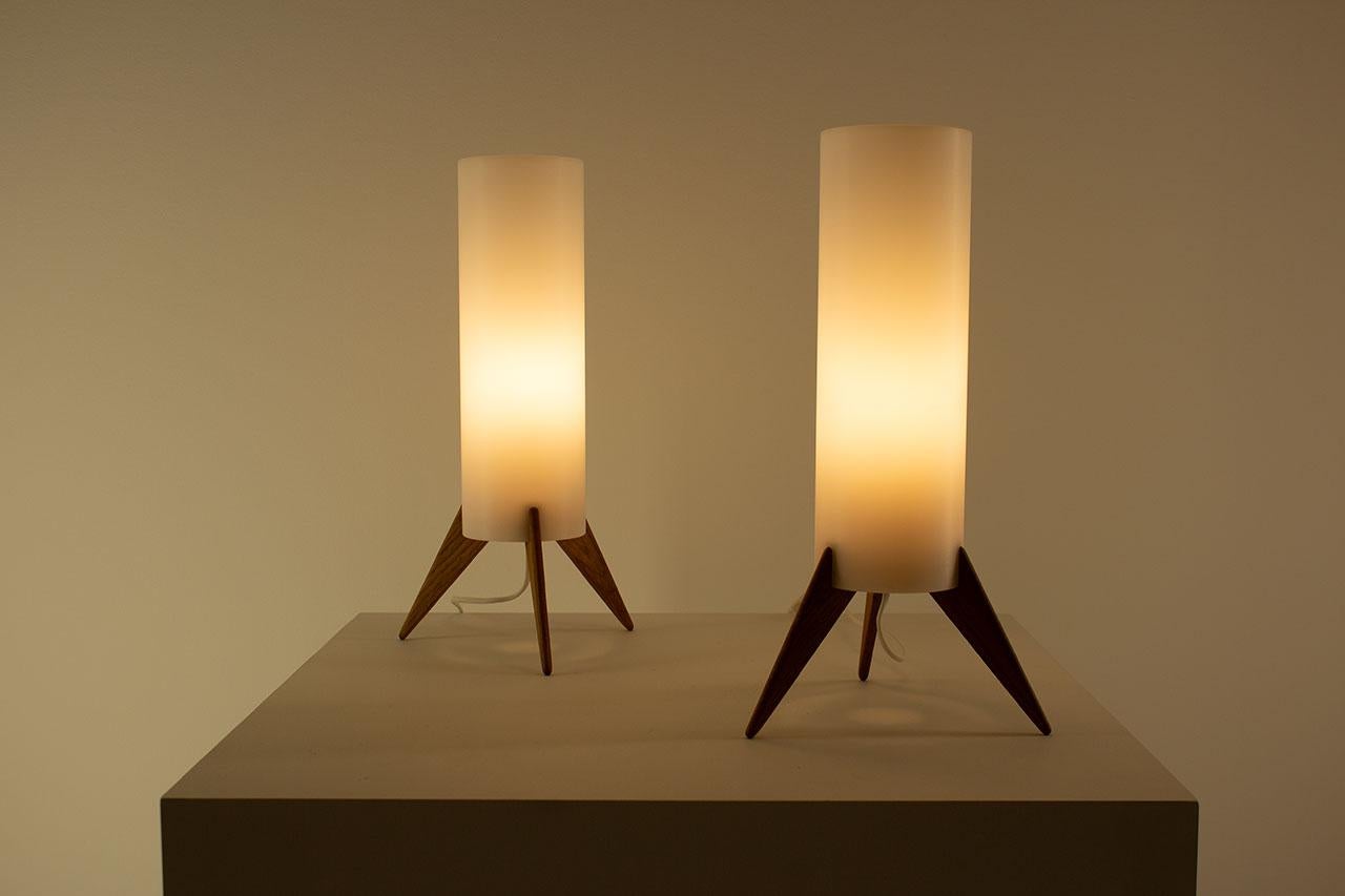 Acrylique Paire de lampes de bureau Raketen par Luxus, Suède, années 1960 en vente