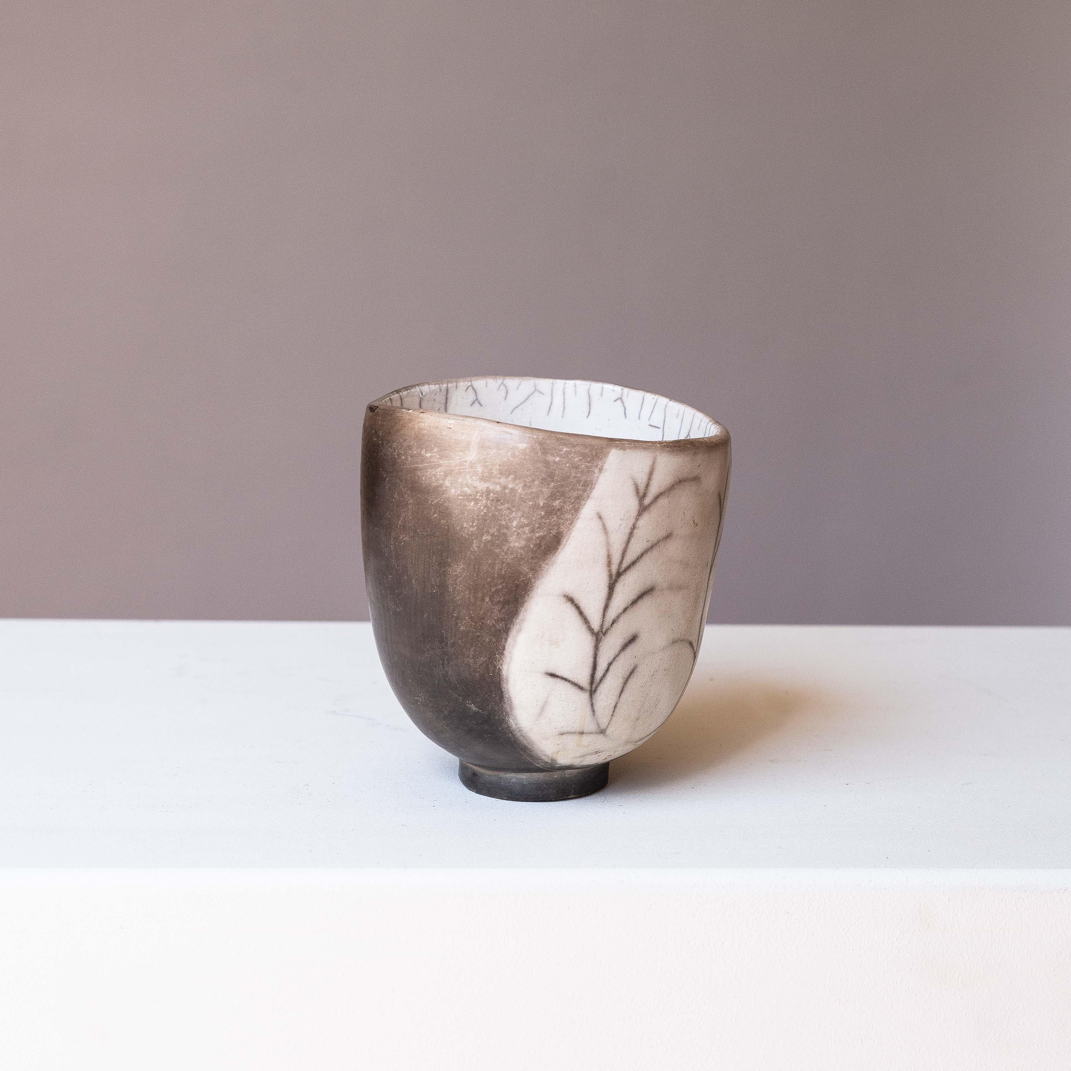 Pair of Raku Ceramic Bowls or Dishes – French Artisan Handcraft, 1970s For Sale 4