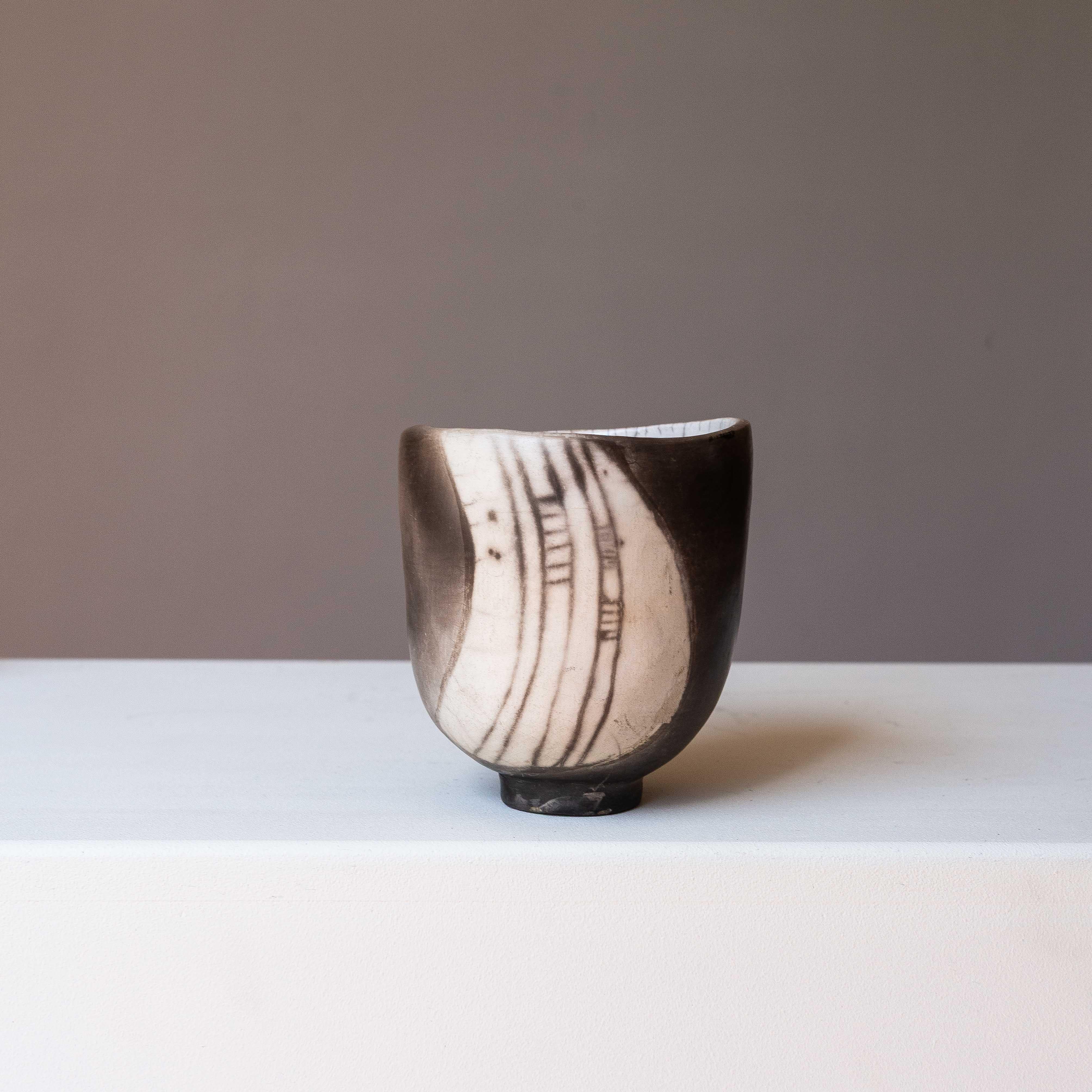 Pair of Raku Ceramic Bowls or Dishes – French Artisan Handcraft, 1970s For Sale 6