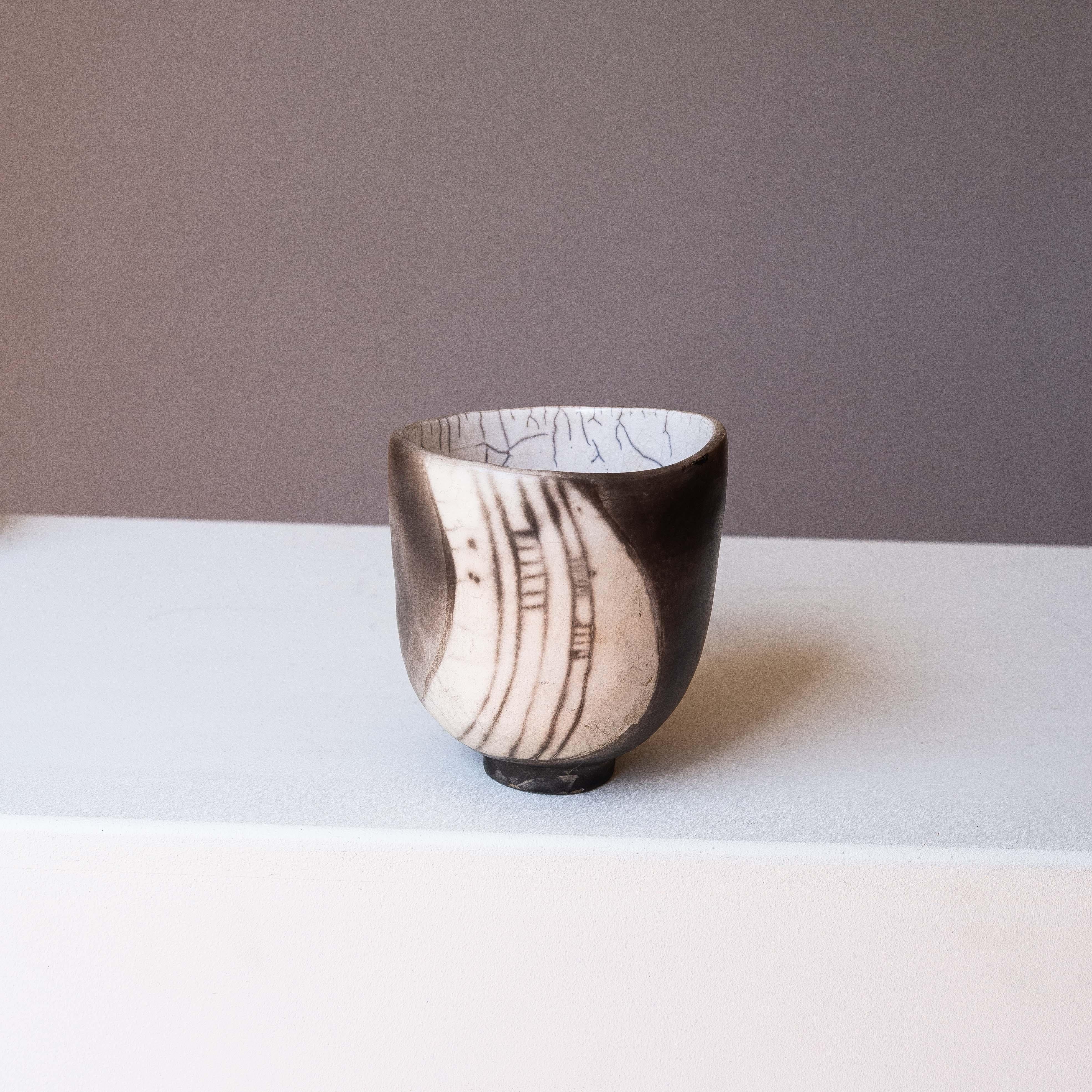 Pair of Raku Ceramic Bowls or Dishes – French Artisan Handcraft, 1970s For Sale 7