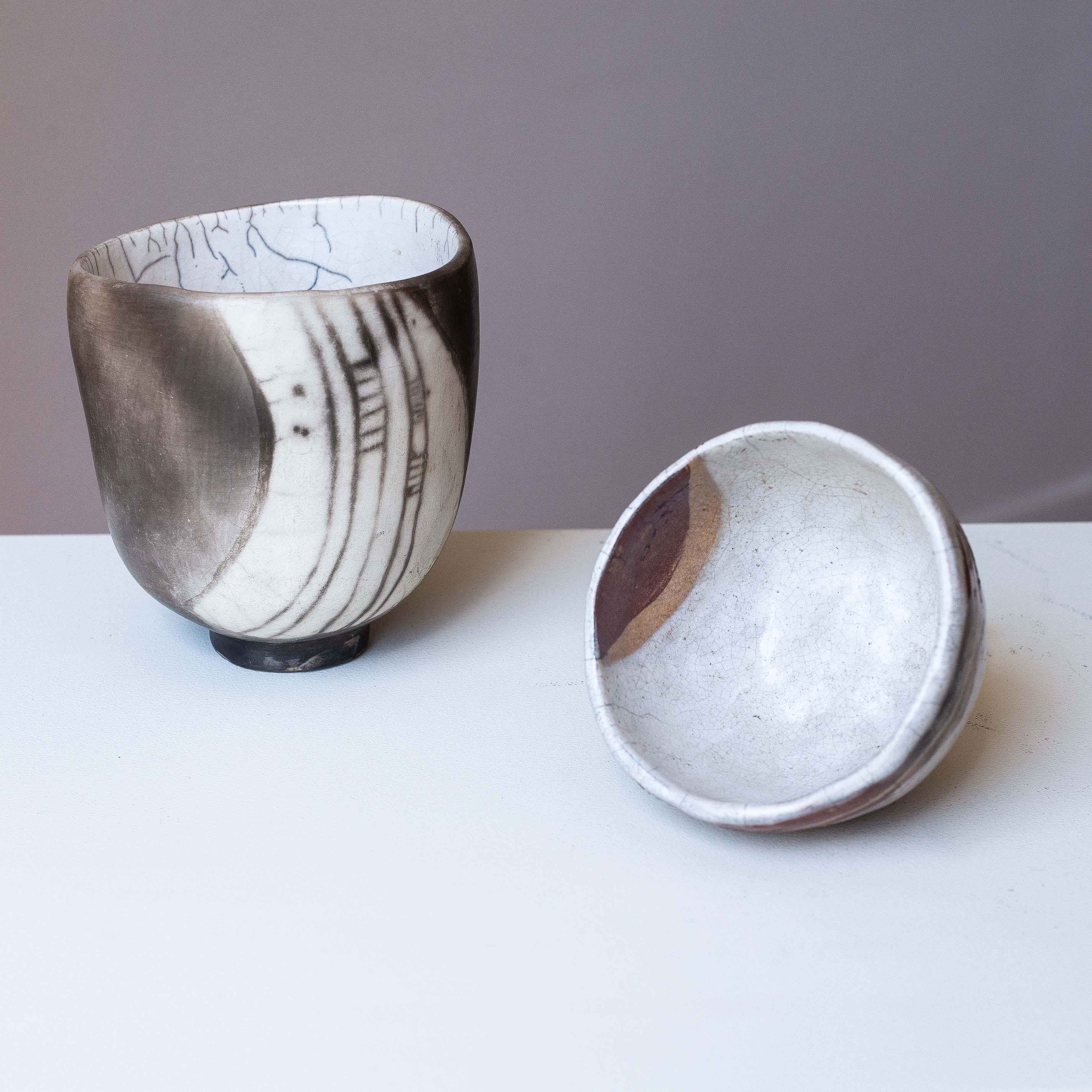 Pair of Raku Ceramic Bowls or Dishes – French Artisan Handcraft, 1970s For Sale 10