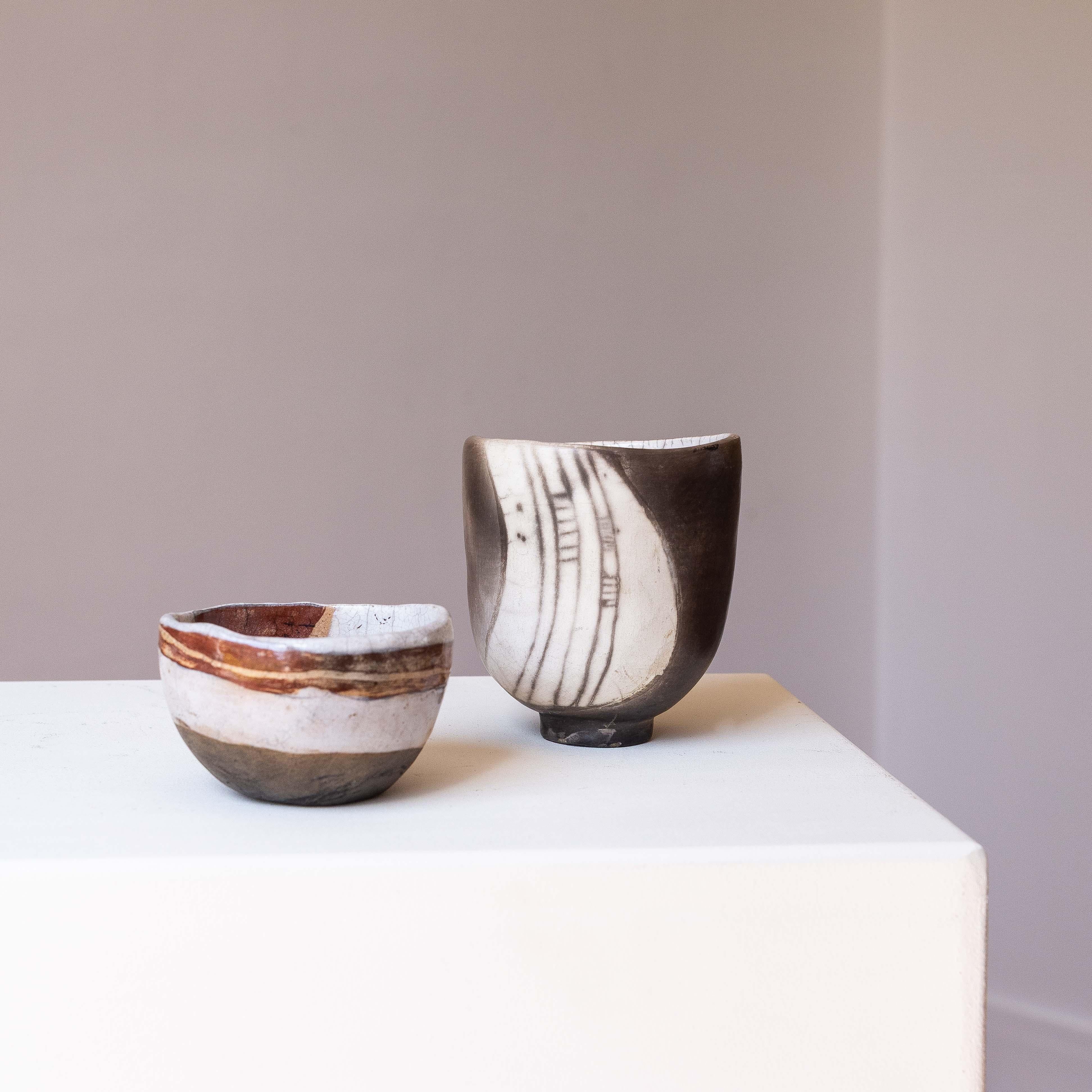 Mid-Century Modern Pair of Raku Ceramic Bowls or Dishes – French Artisan Handcraft, 1970s For Sale