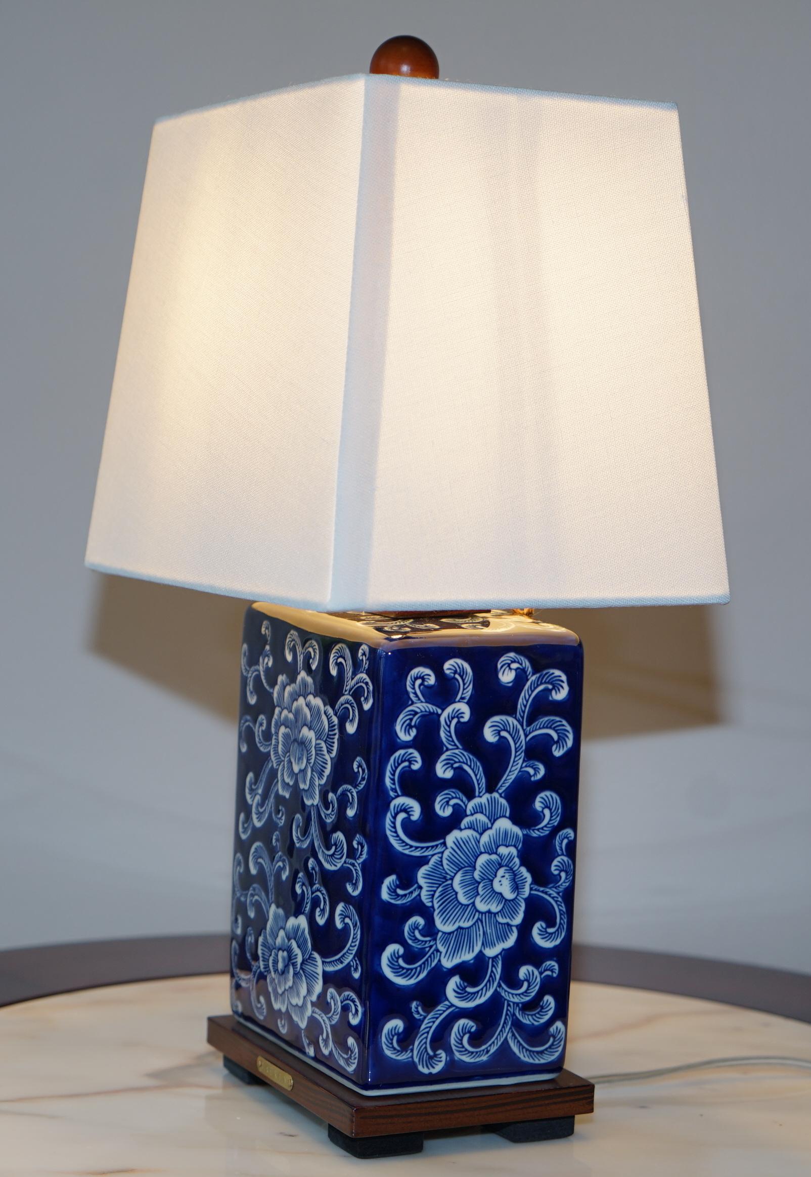 Pair of Ralph Lauren Blue Chinese Porcelain Table Lamps Stunning Chinese Design 2