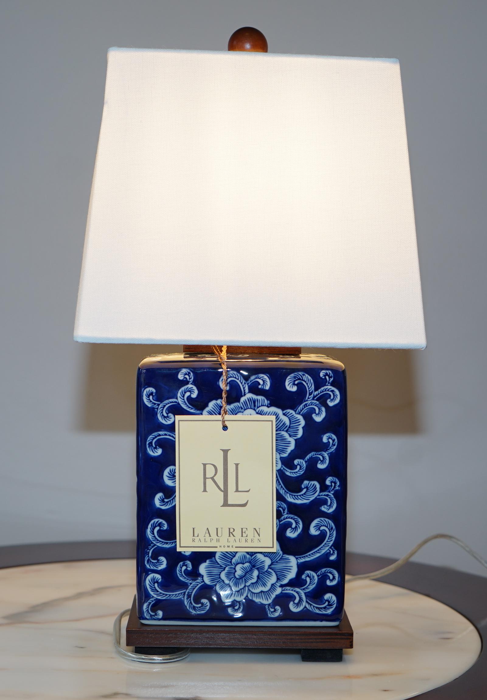 20th Century Pair of Ralph Lauren Blue Chinese Porcelain Table Lamps Stunning Chinese Design