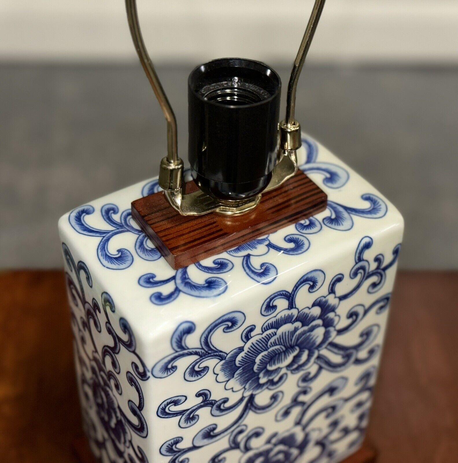 Paire de tables à manger RALPH LAUREN bleues et blanches à motif porcelaine scintillant en vente 4
