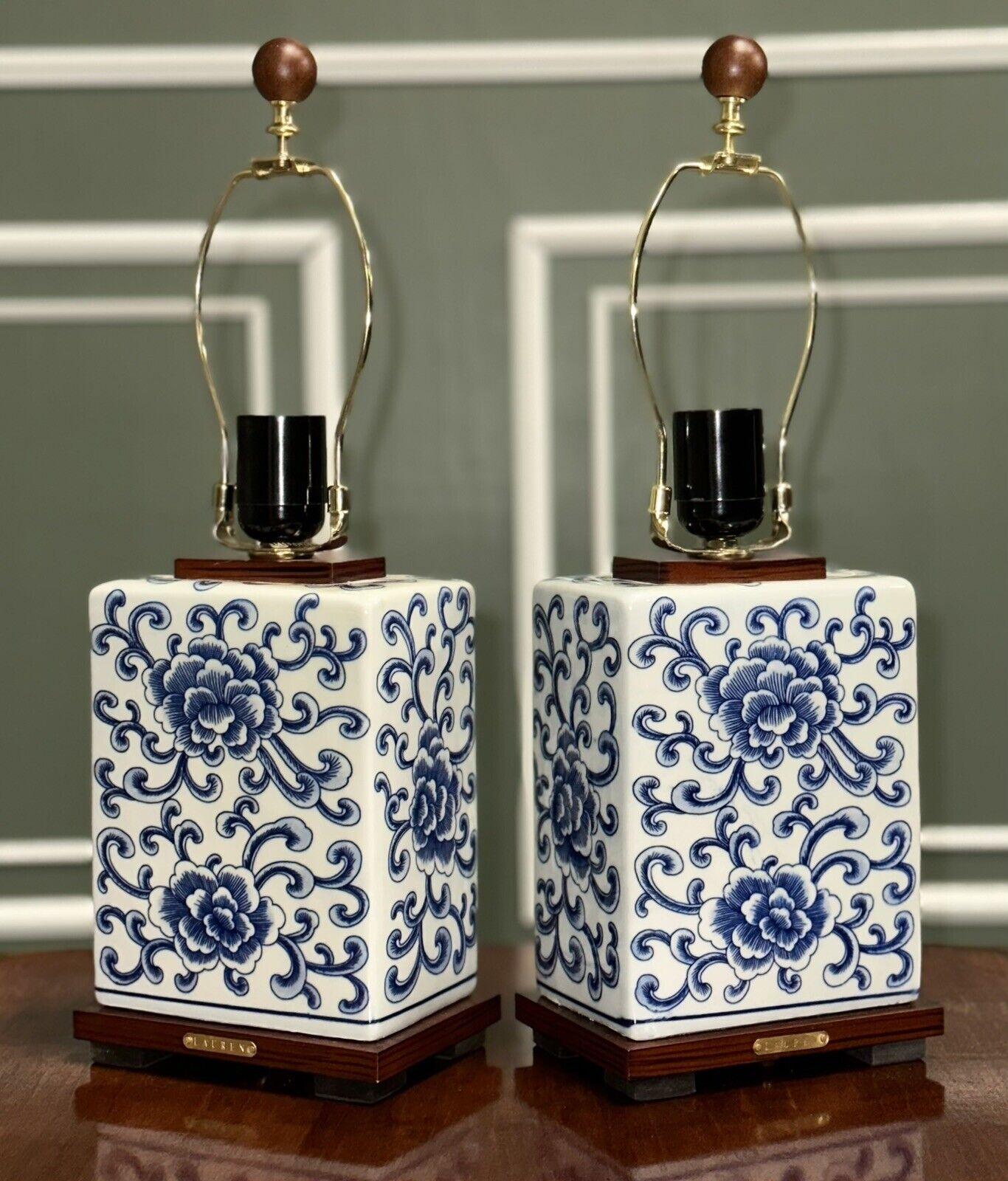Américain Paire de tables à manger RALPH LAUREN bleues et blanches à motif porcelaine scintillant en vente