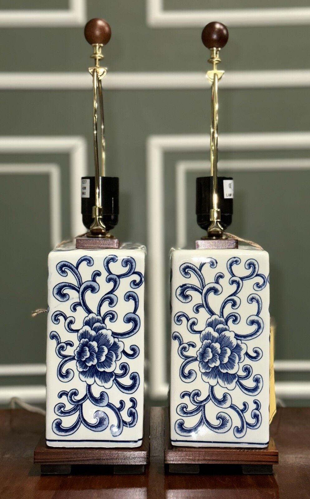 Chinoiserie Pair of Ralph Lauren Blue & White Porcelain Table Lamps Stunning Chinese Design  For Sale