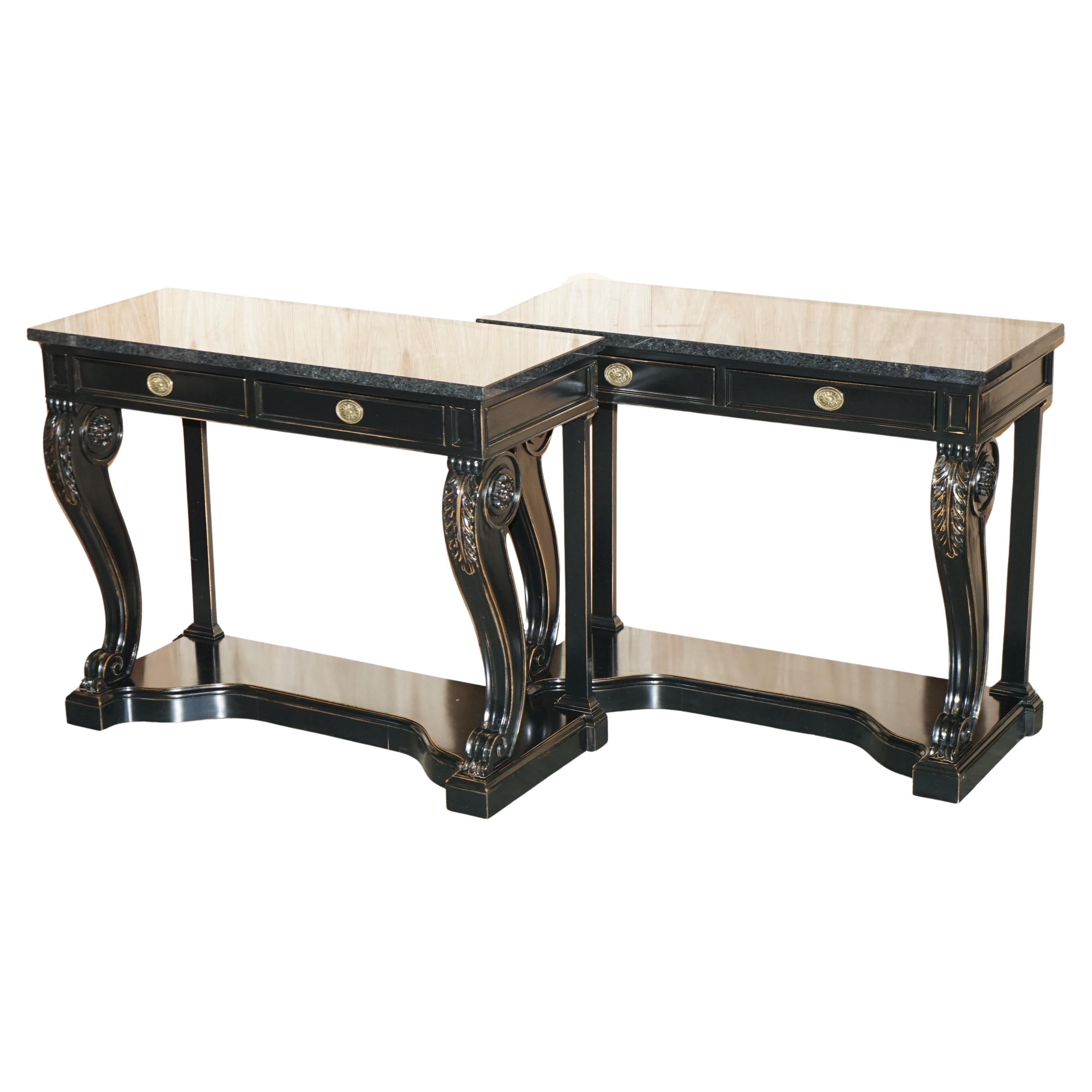 COPPIA DI TAVOLI DA CONSOLE IN LEGNO DURO E MARMO DI RALPH LAUREN CLIVEDON