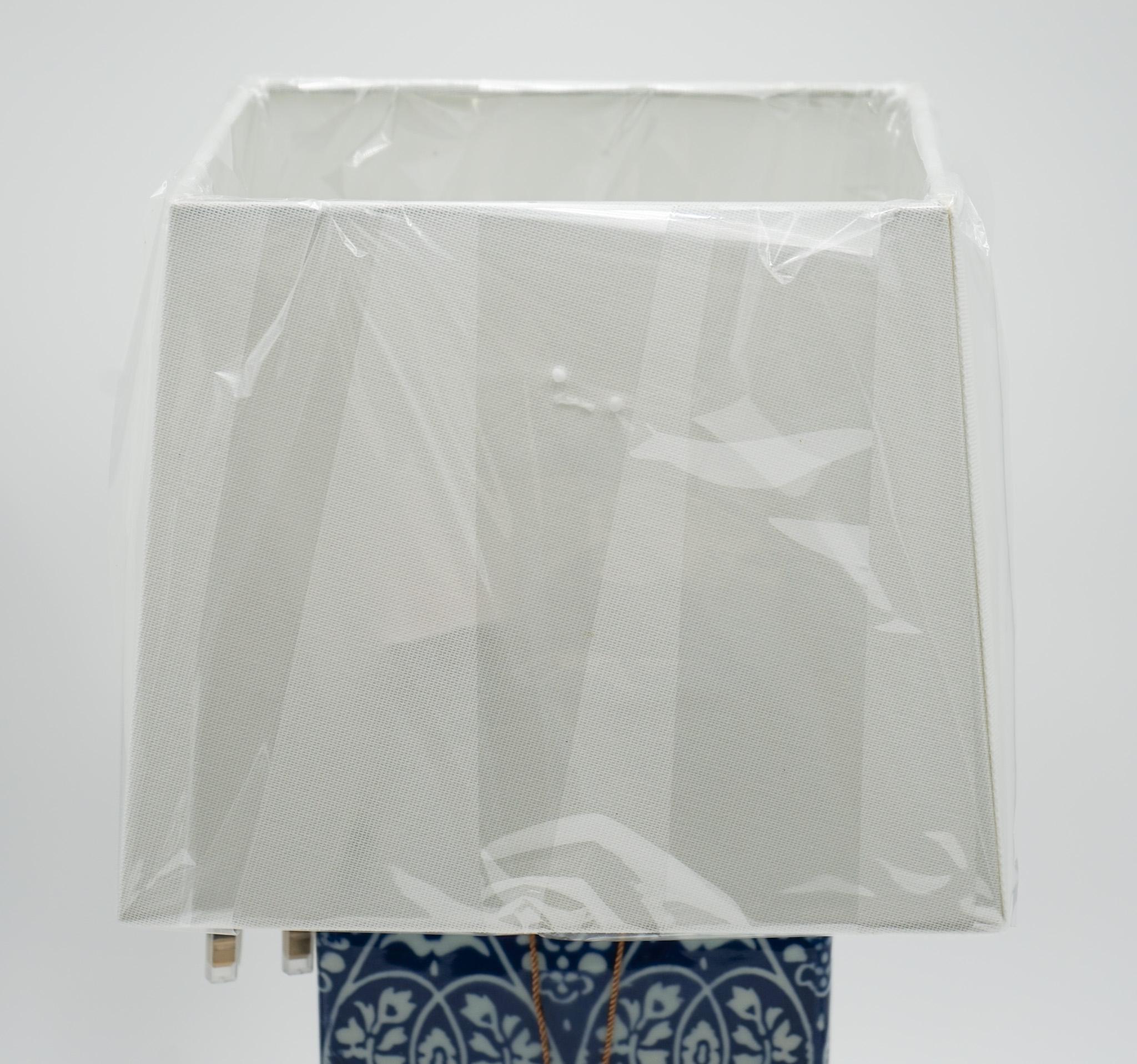 PAR DE LÁMPARAS DE MESA DE CERÁMICA AZUL Y BLANCA RALPH LAUREN EX DISPLAY (1/2) Cerámico en venta