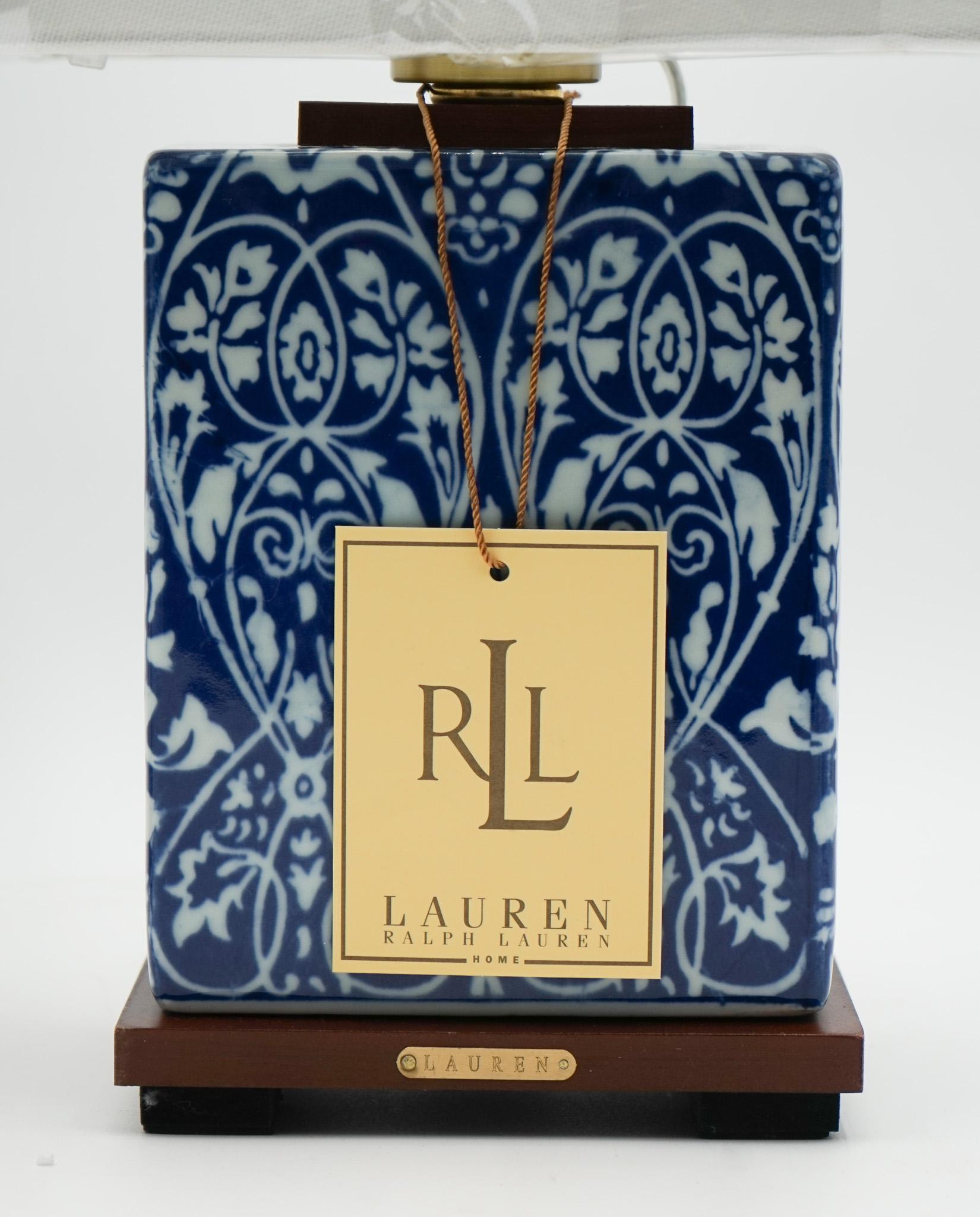 PAR DE LÁMPARAS DE MESA DE CERÁMICA AZUL Y BLANCA RALPH LAUREN EX DISPLAY (1/2) en venta 1