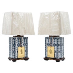 PAiR DE RALPH LAUREN EX DISPLAY LAMPES DE TABLE BLEU CERAMIQUE INCLUANT LES COUVERTS (1/1)