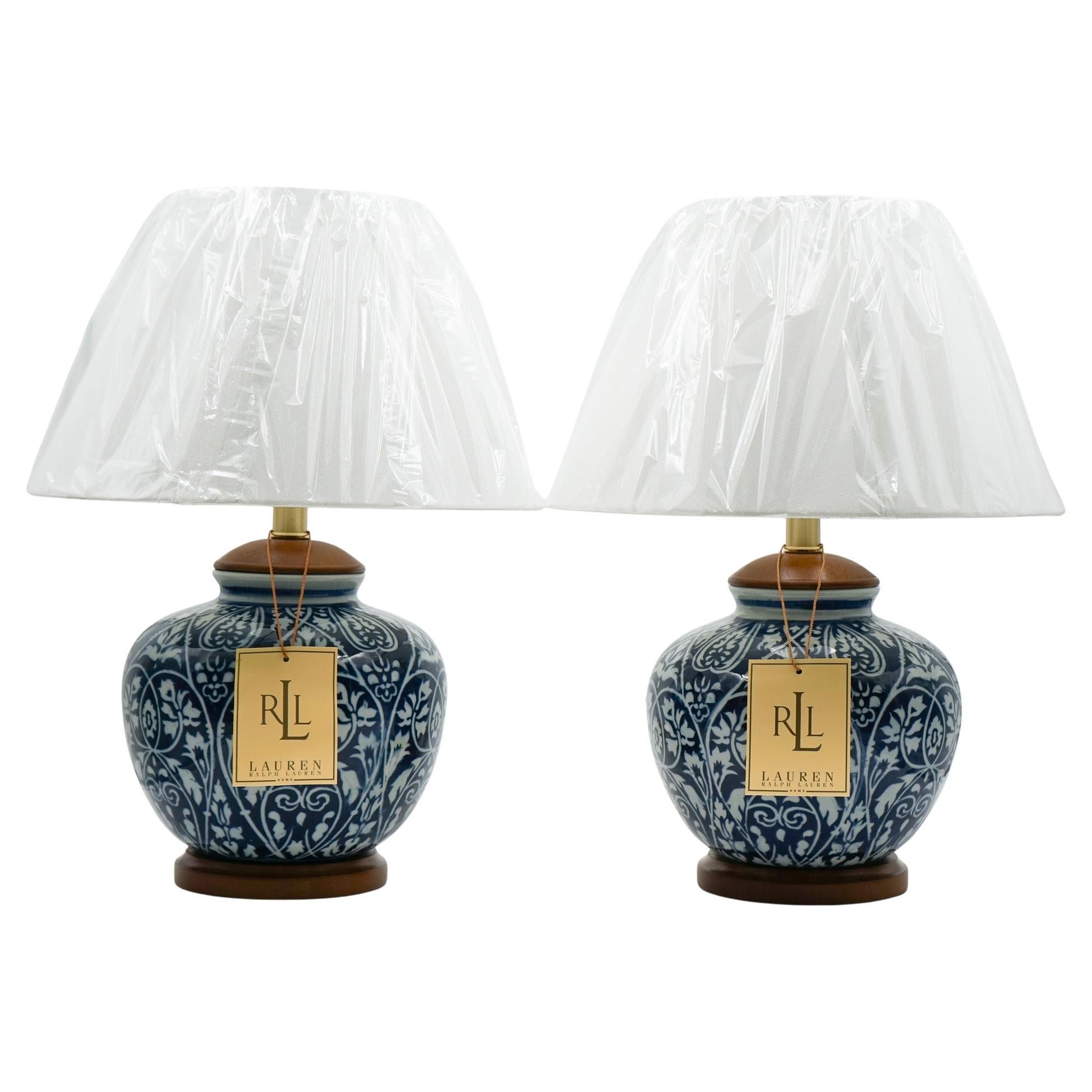 PAIR DE LAMPES DE TABLE EN CERAMIQUE RALPH LAUREN EX DISPLAY INCLUANT LES COUCHES (1/2)