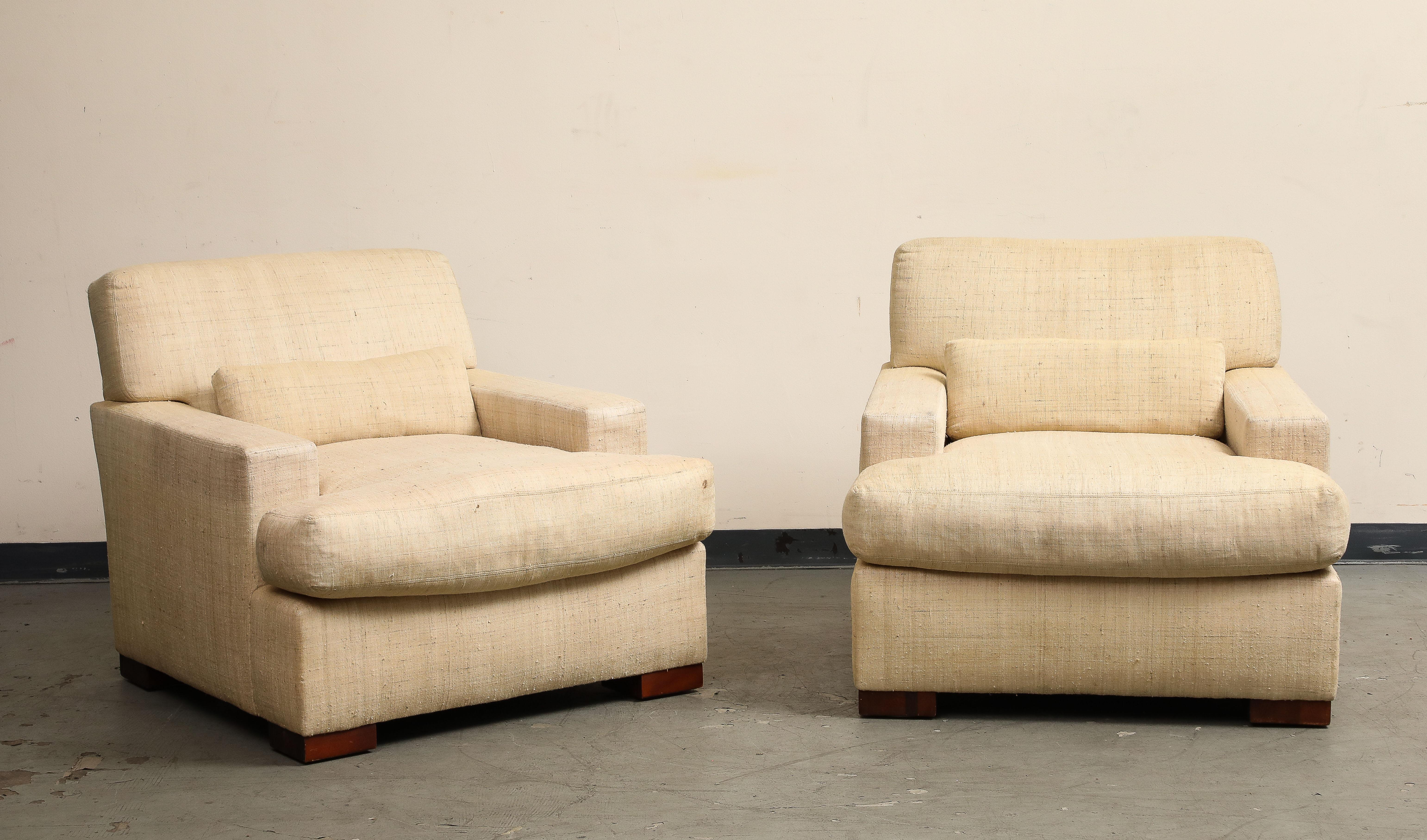 Pair of Ralph Lauren Hawkins club chairs in natural cream linen, circa 2000. Antique mahogany feet. 