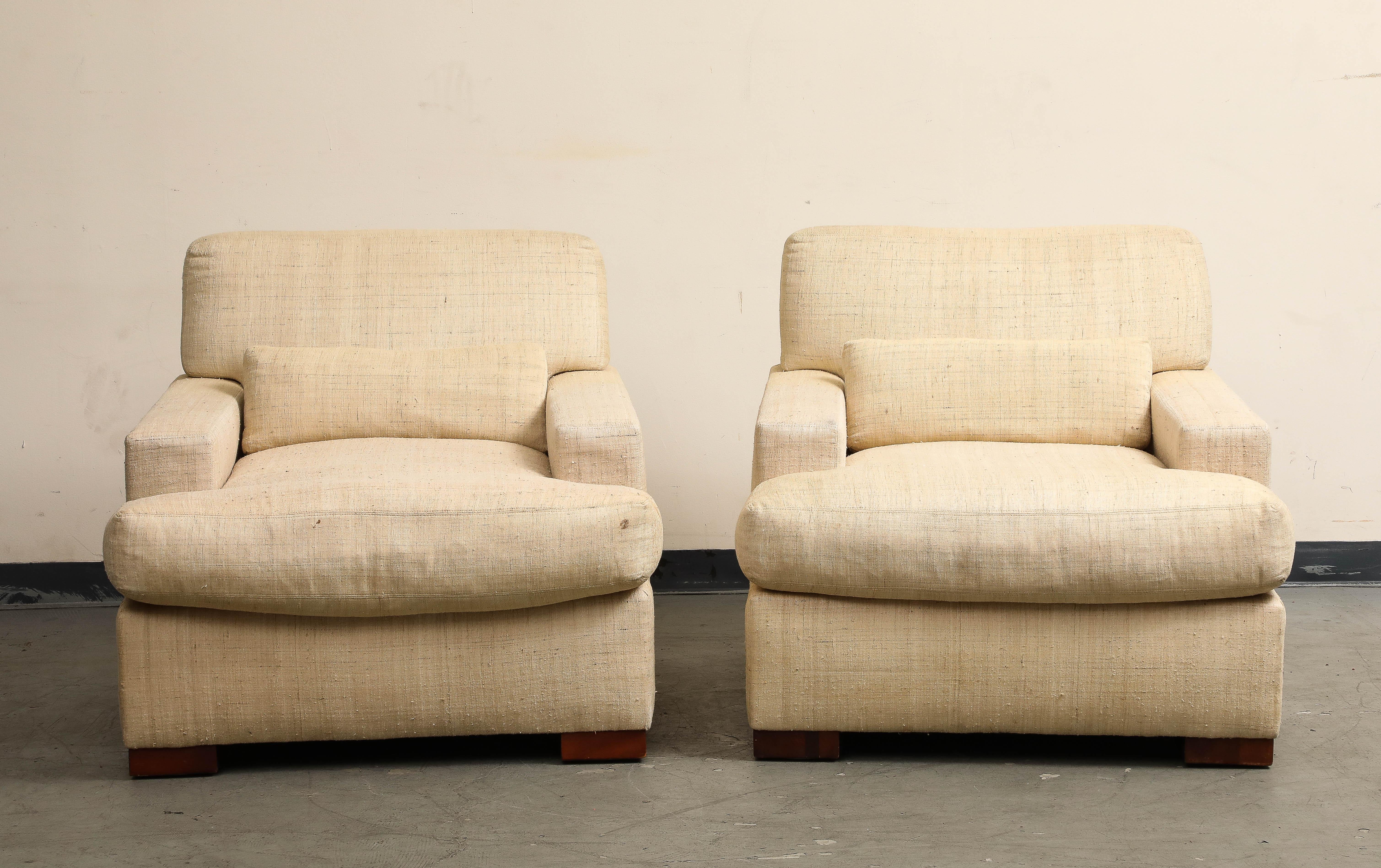 Modern Pair of Ralph Lauren Hawkins Club Chairs in Natural Linen, c. 2000