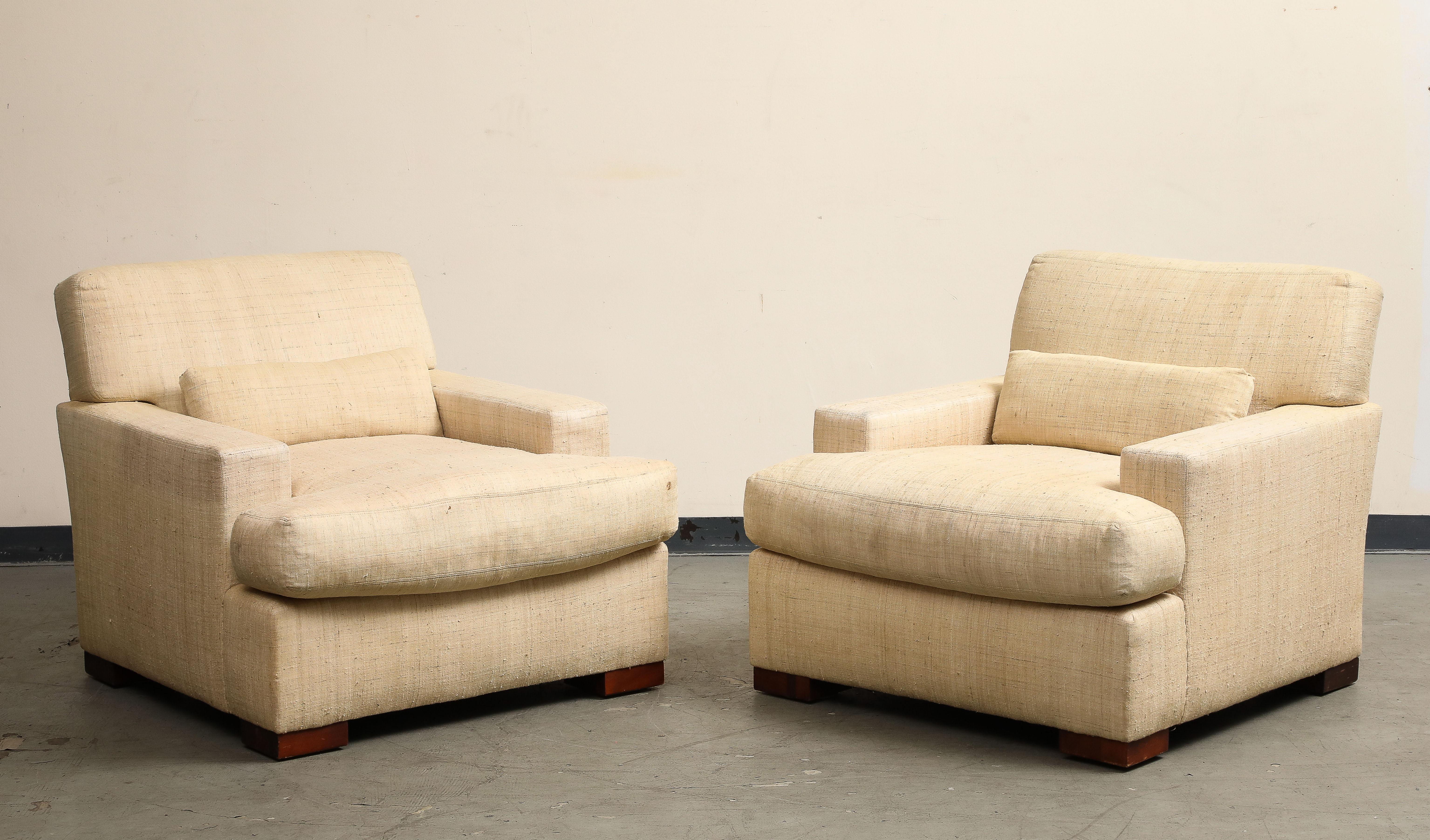 American Pair of Ralph Lauren Hawkins Club Chairs in Natural Linen, c. 2000