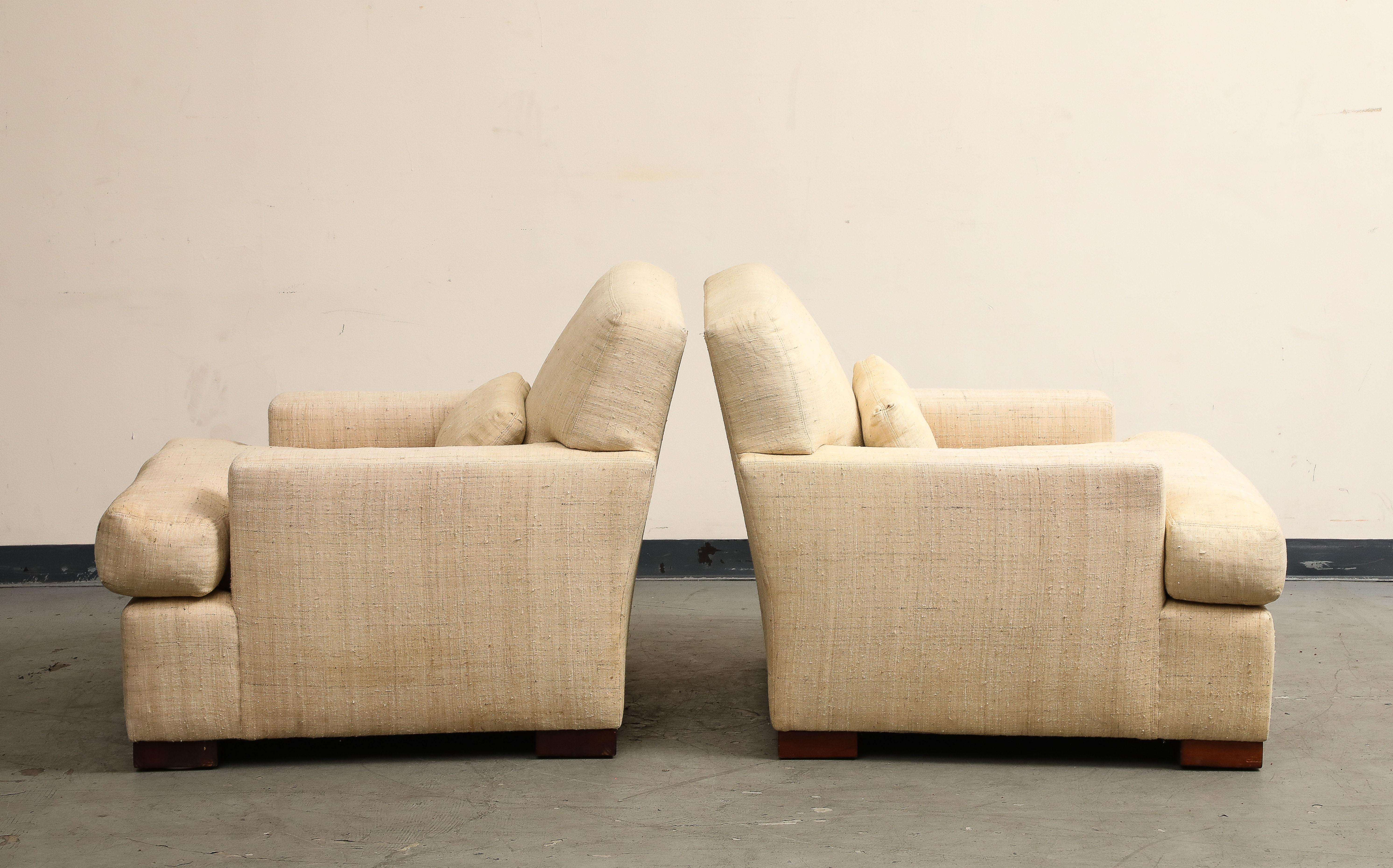 Pair of Ralph Lauren Hawkins Club Chairs in Natural Linen, c. 2000 In Good Condition In Chicago, IL
