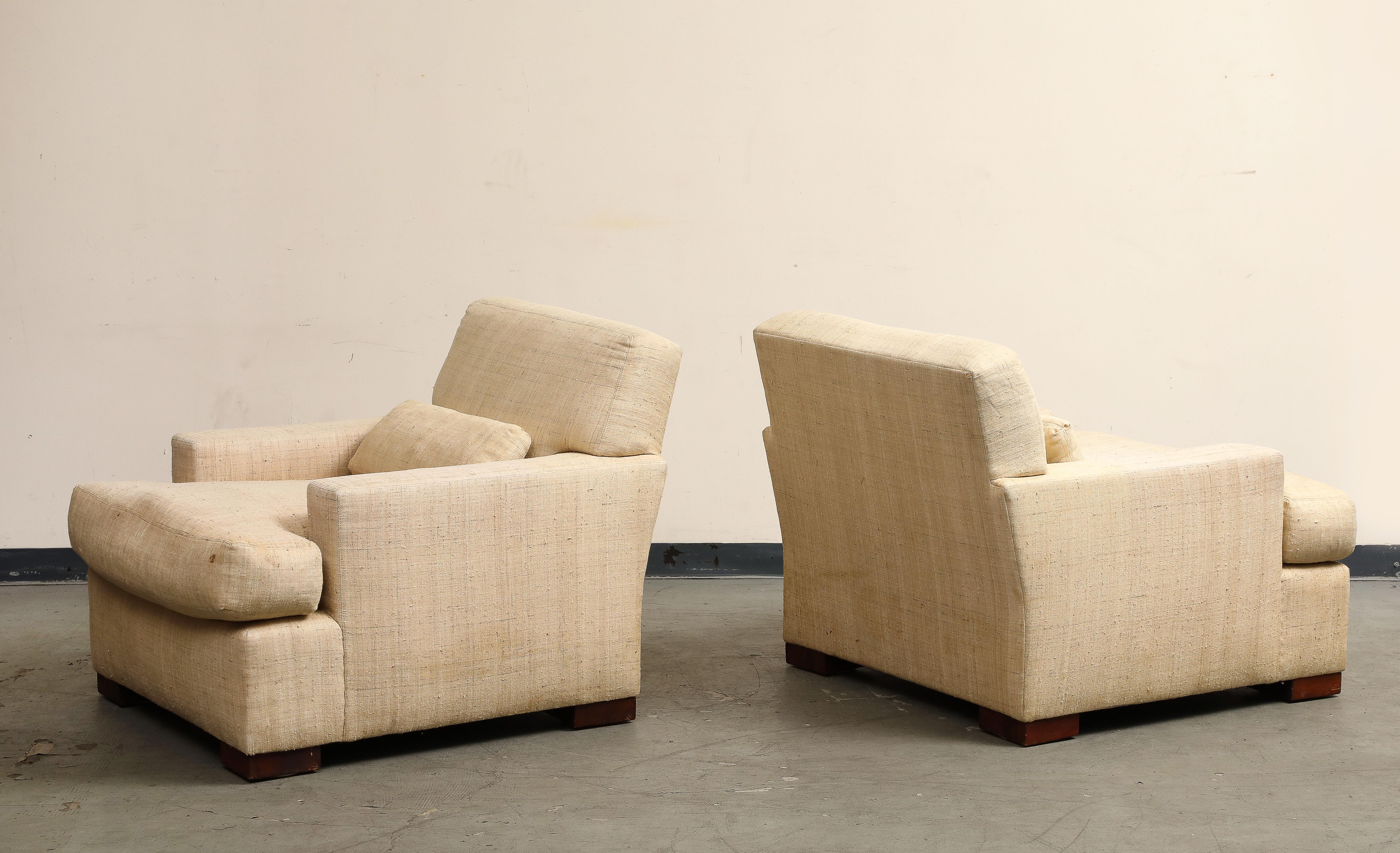 Contemporary Pair of Ralph Lauren Hawkins Club Chairs in Natural Linen, c. 2000