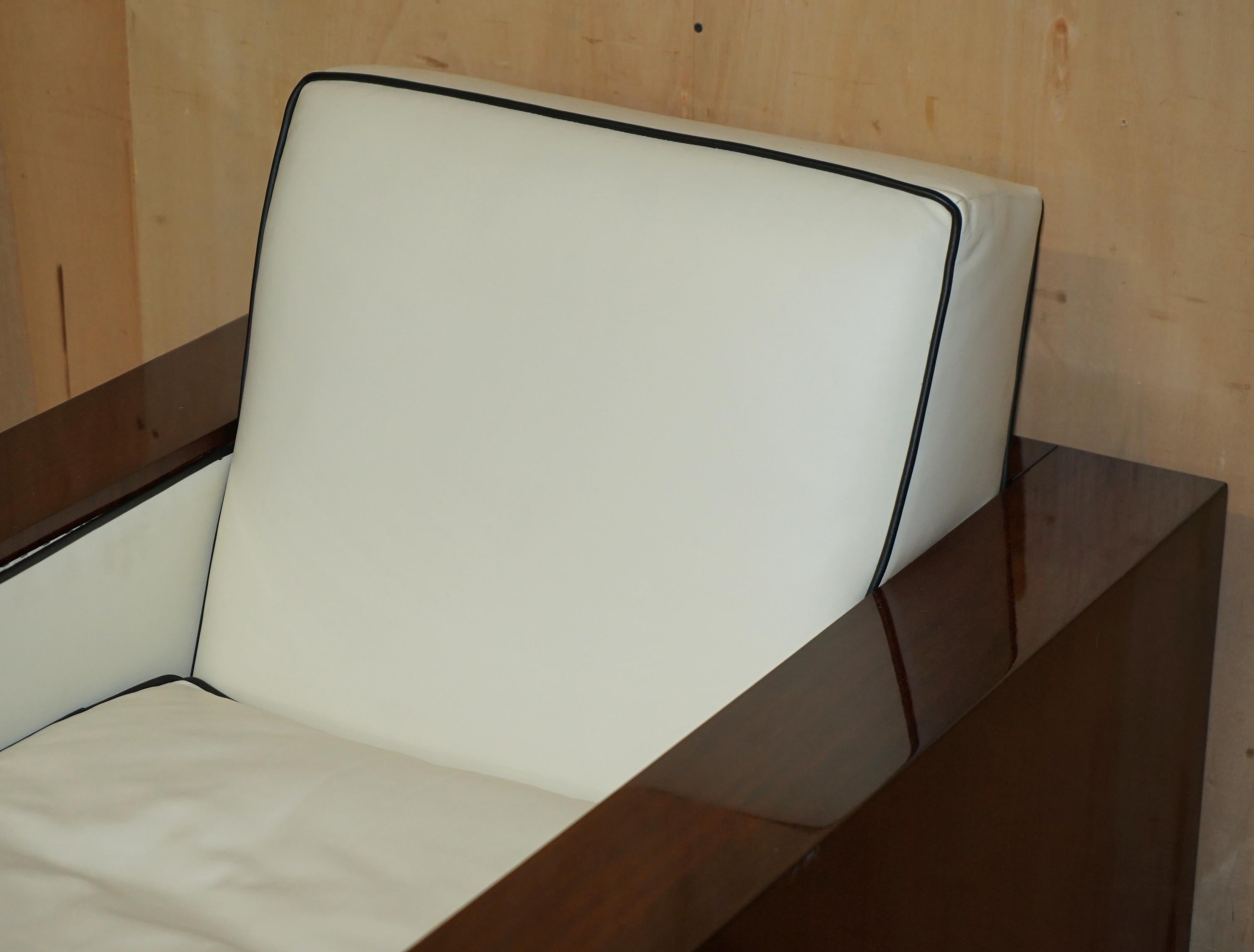 PAIR OF RALPH LAUREN MODERN METROPOLIS CREAM LEATHER CLUB ARMCHAiRS In Good Condition For Sale In West Sussex, Pulborough