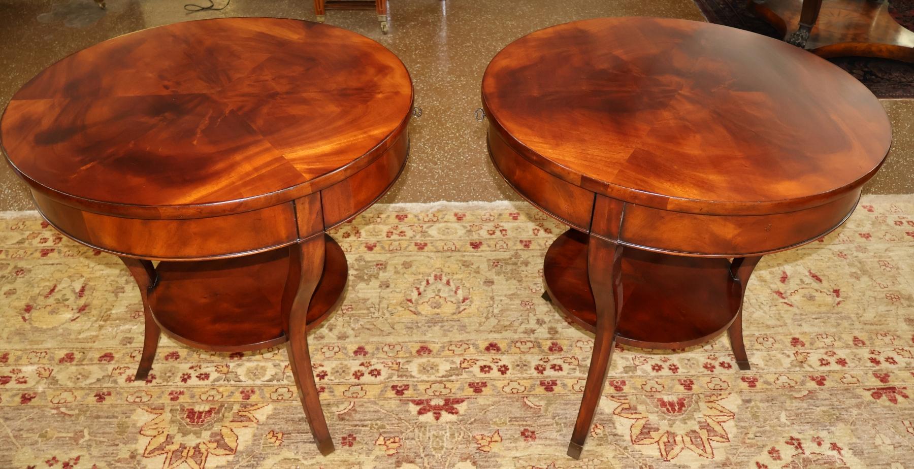 Paire de tables d'appoint à lampe en acajou Ralph Lauren Noble Estate en vente 3