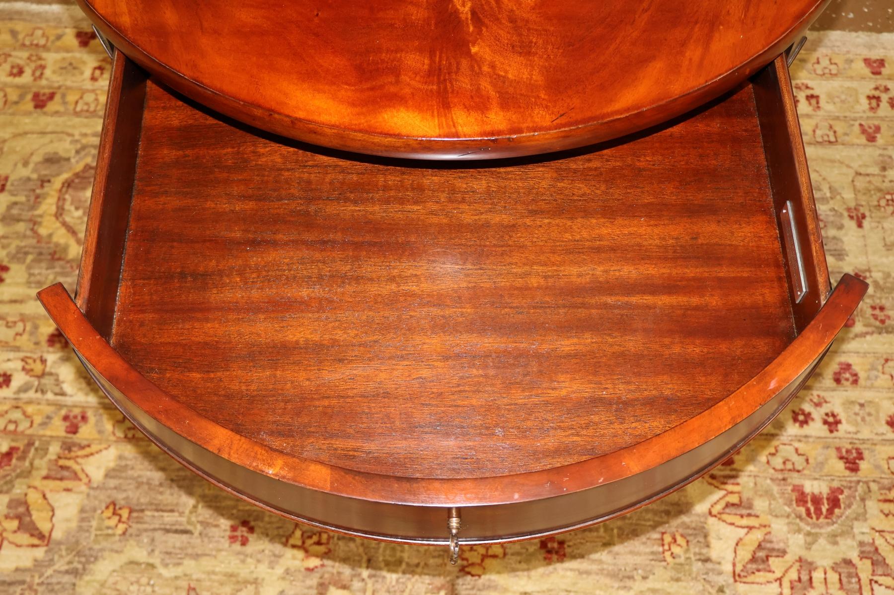 Paire de tables d'appoint à lampe en acajou Ralph Lauren Noble Estate en vente 12